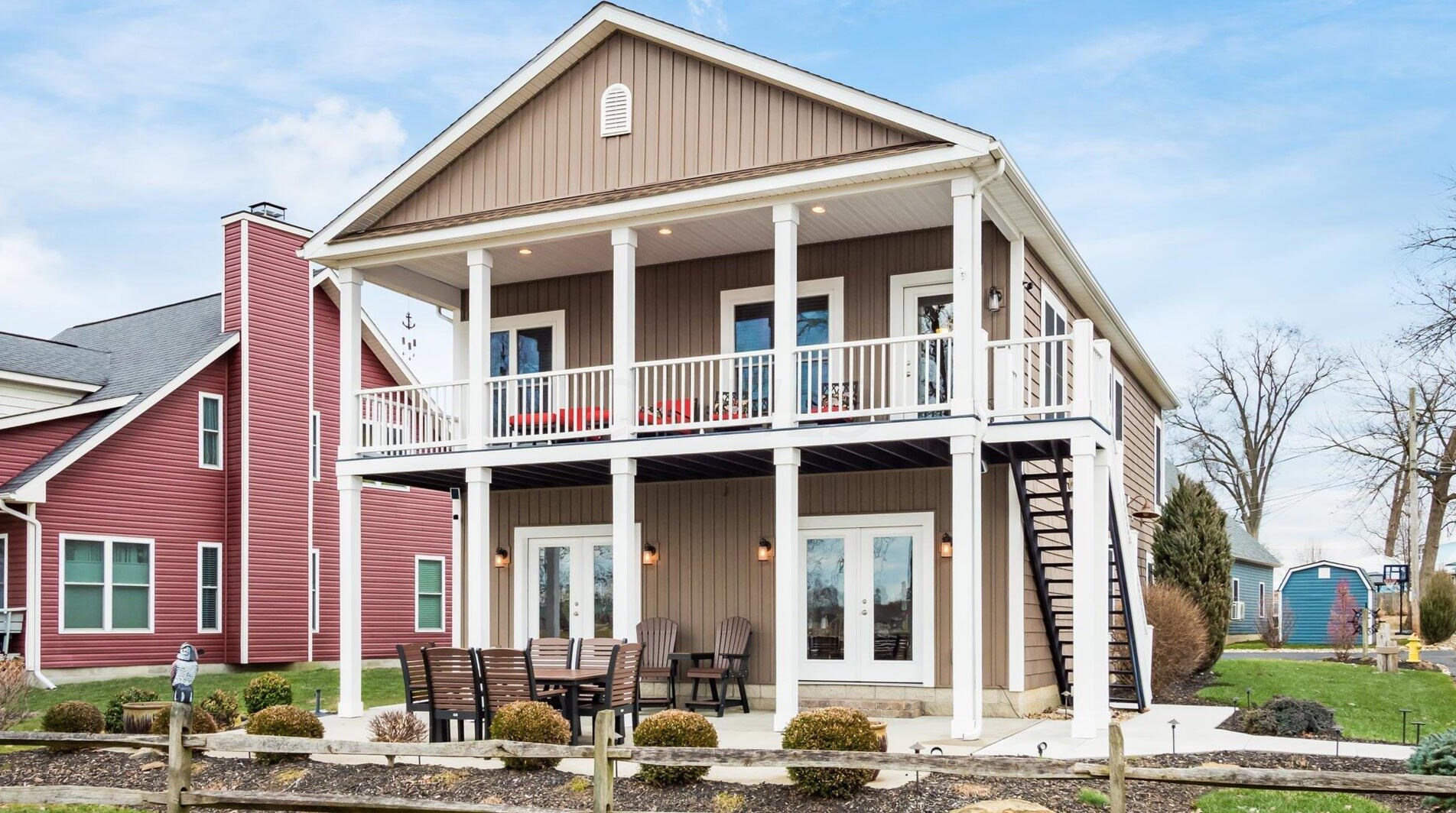 181 Lakeview Dr, Buckeye Lake, OH 43008-7842