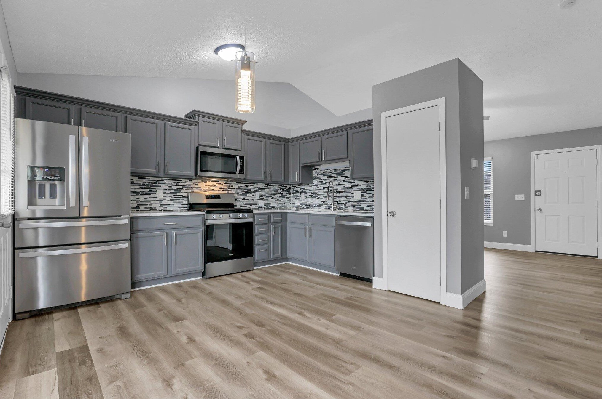 1544 Berkhard Dr, Columbus OH  43223-3385 exterior