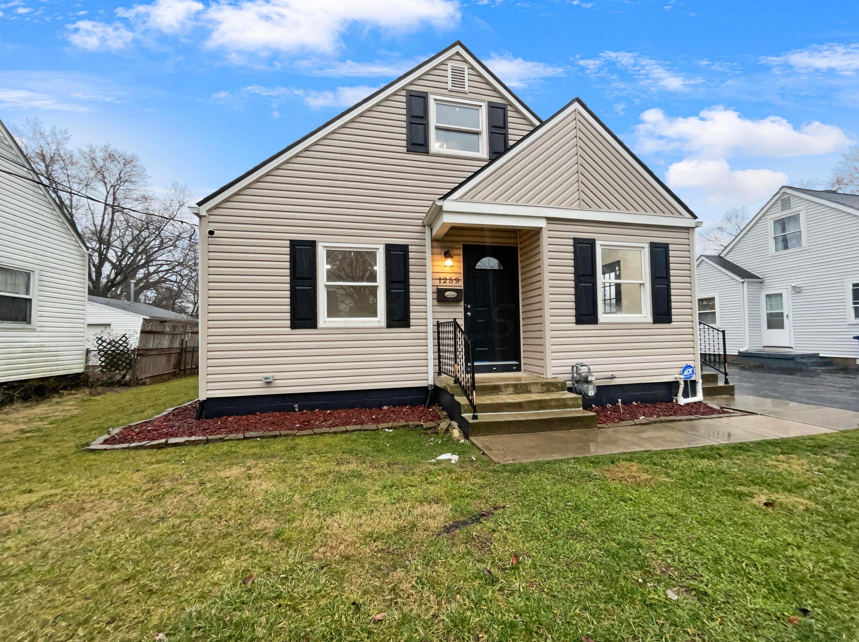 1259 Weldon Ave, Columbus OH  43224-4162 exterior