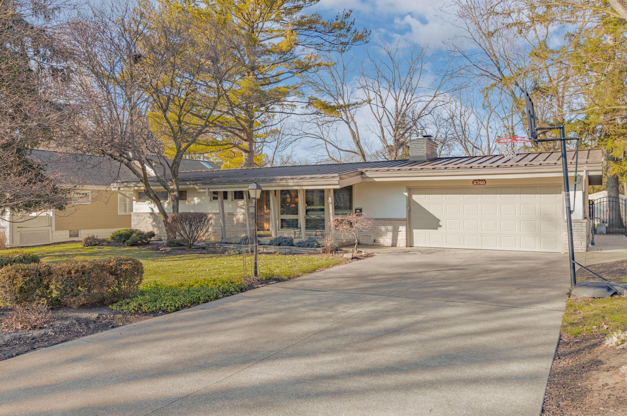 2740 Eastcleft Dr, Columbus, OH 43221-1708