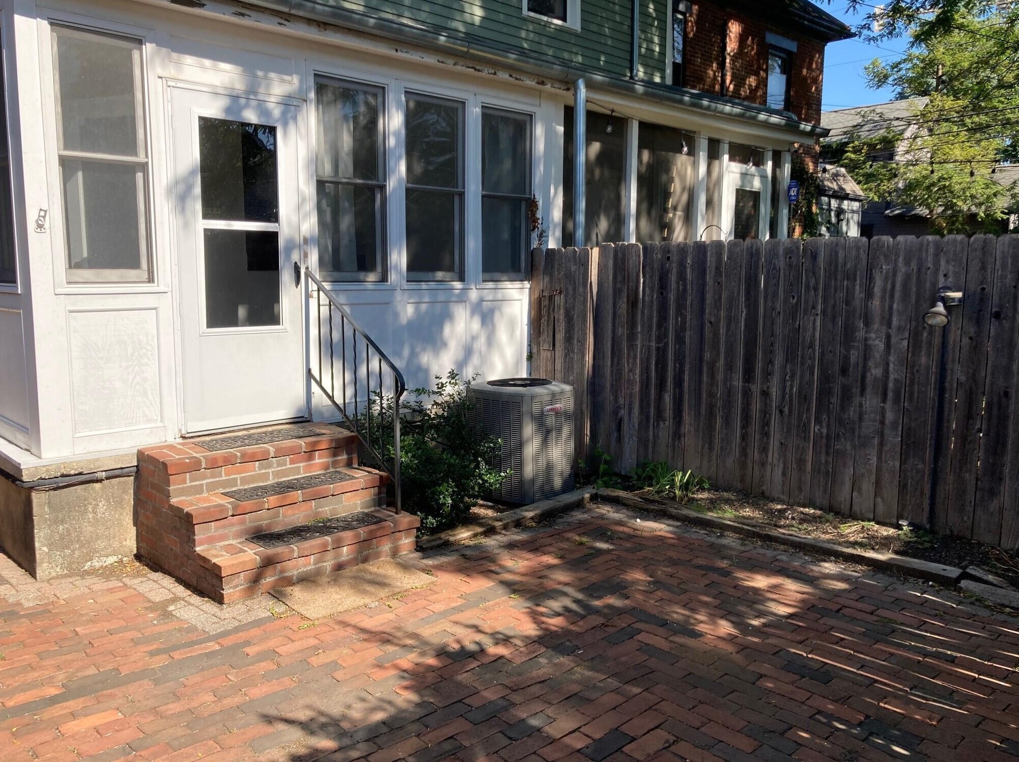 590 Briggs St, Columbus OH 43206-1306 exterior