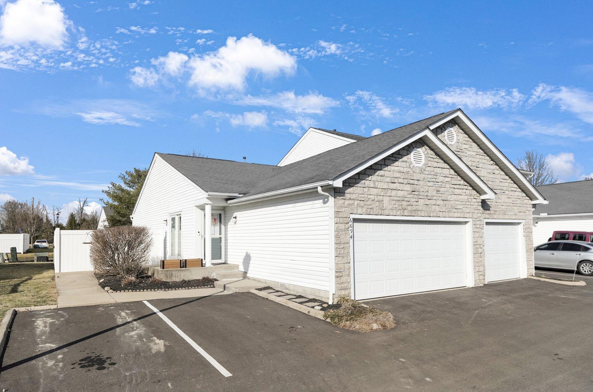 6694 Hamler Dr, Cnl Wnchstr, OH 43110-8481