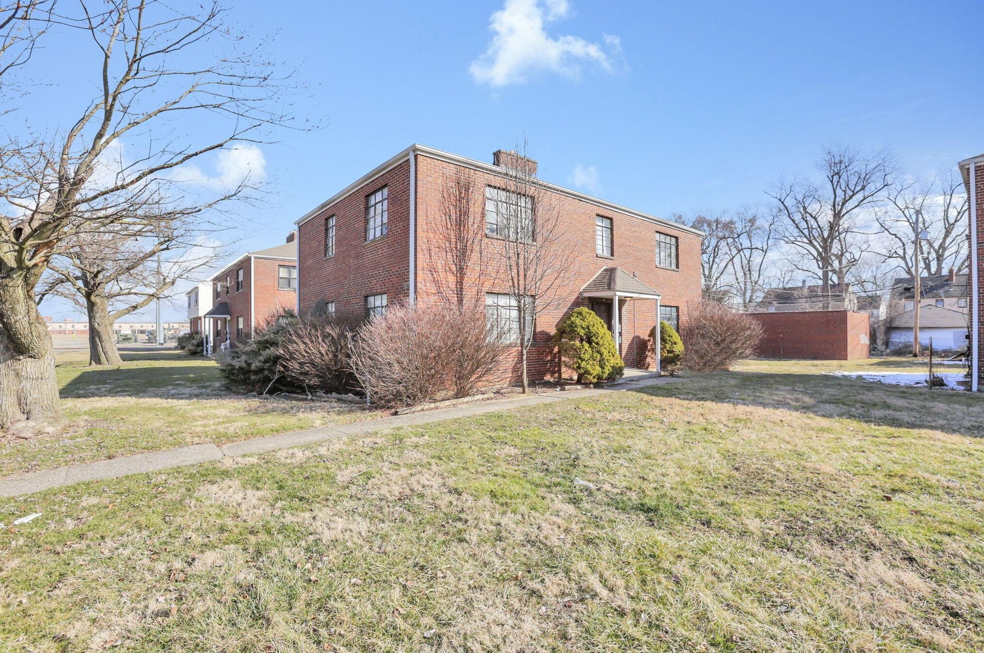 112 Hampton Rd, Columbus OH  43213-1060 exterior