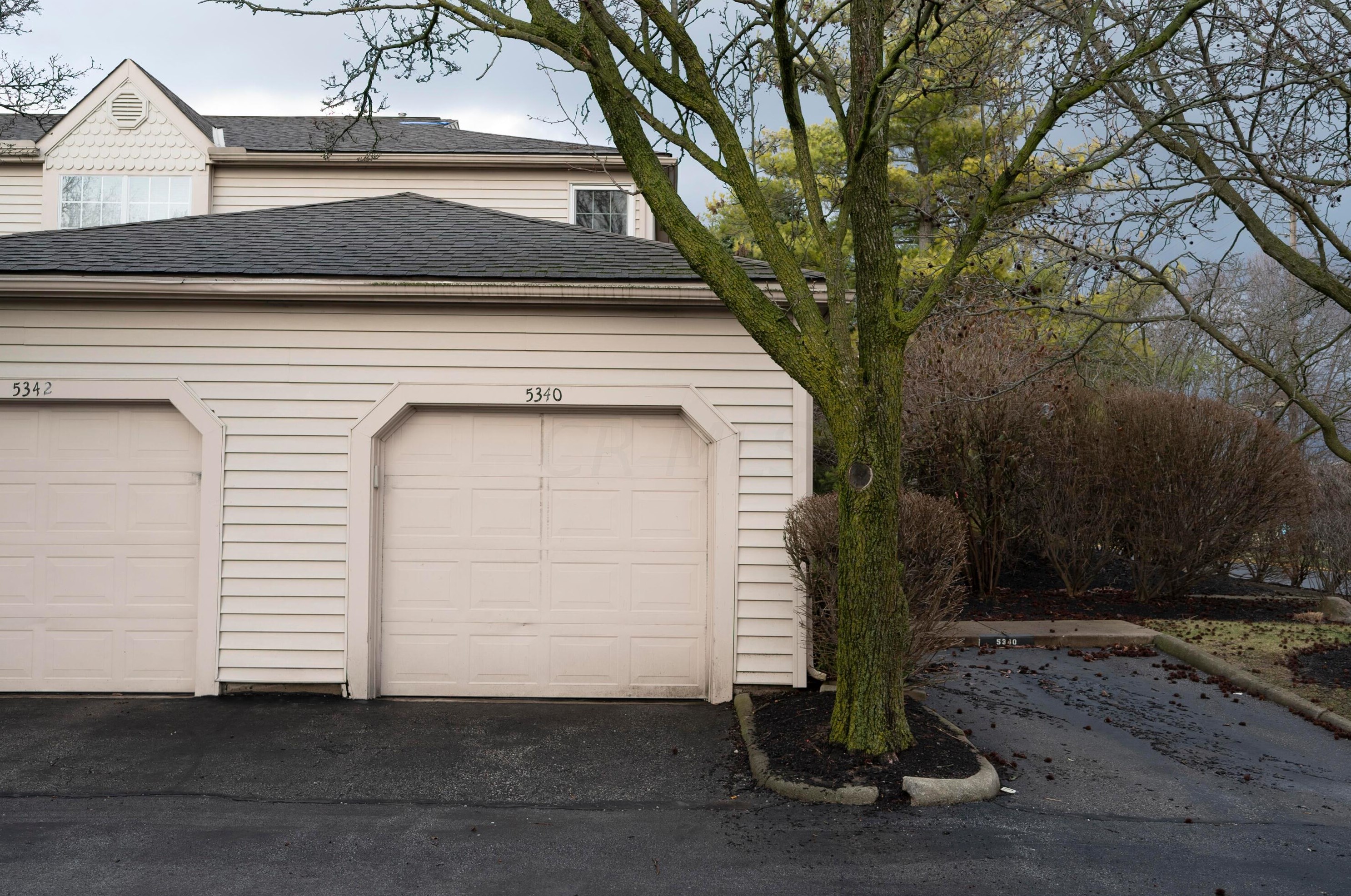 5340 Pickforde Dr, Columbus, OH 43235-5559