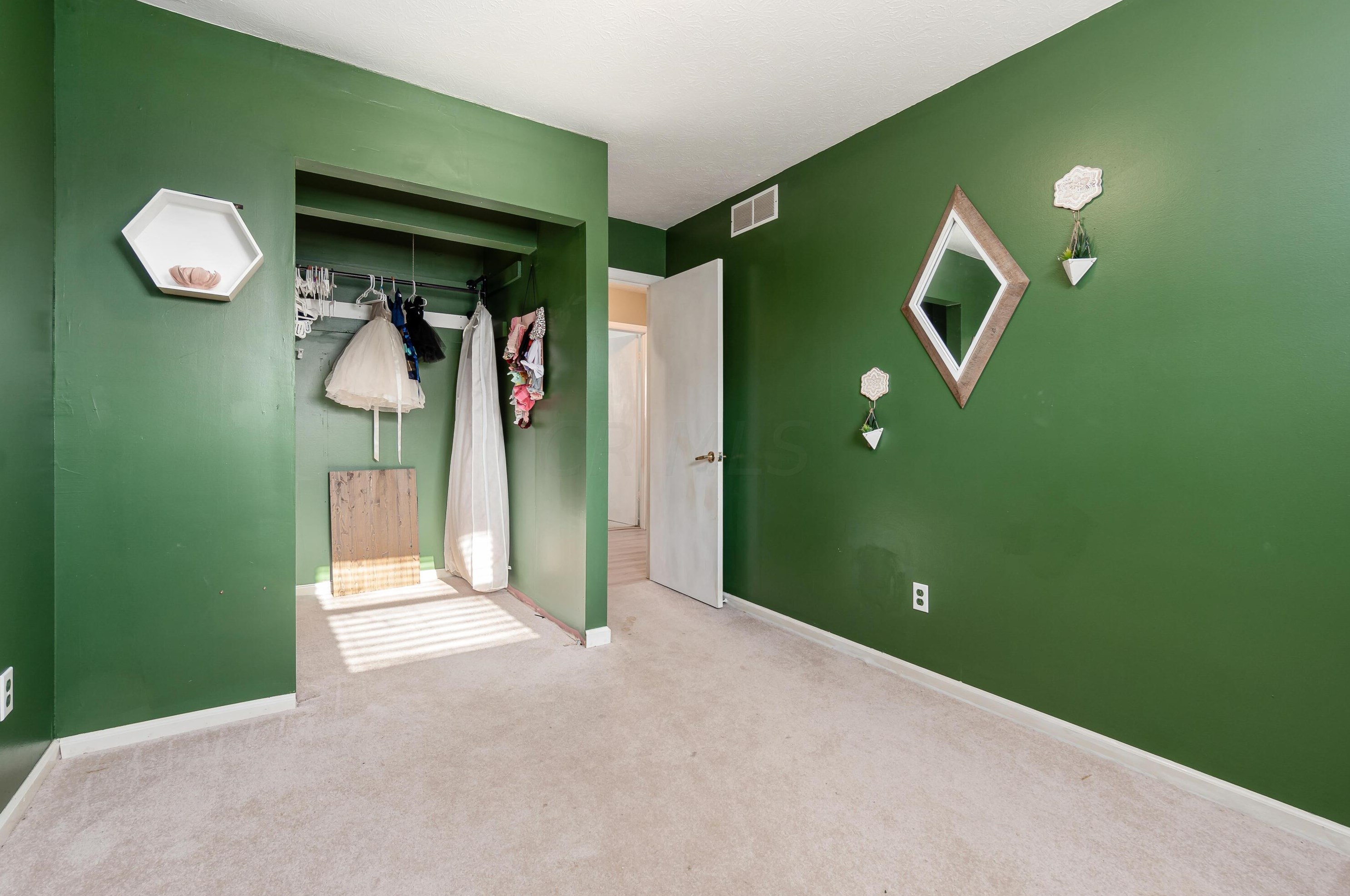 6252 Willowcrest Dr, Columbus OH  43229-2146 exterior