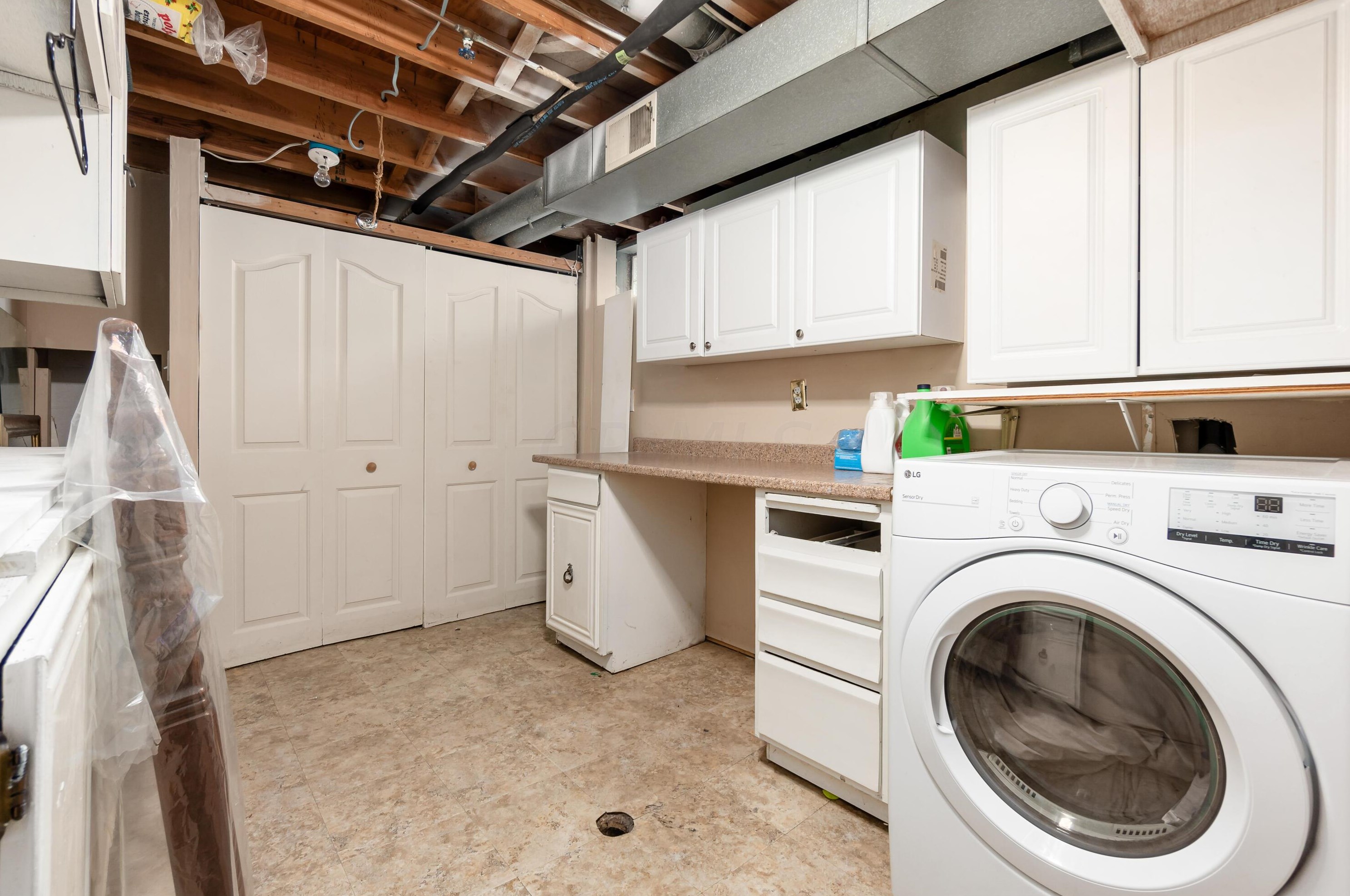 6252 Willowcrest Dr, Columbus OH  43229-2146 exterior