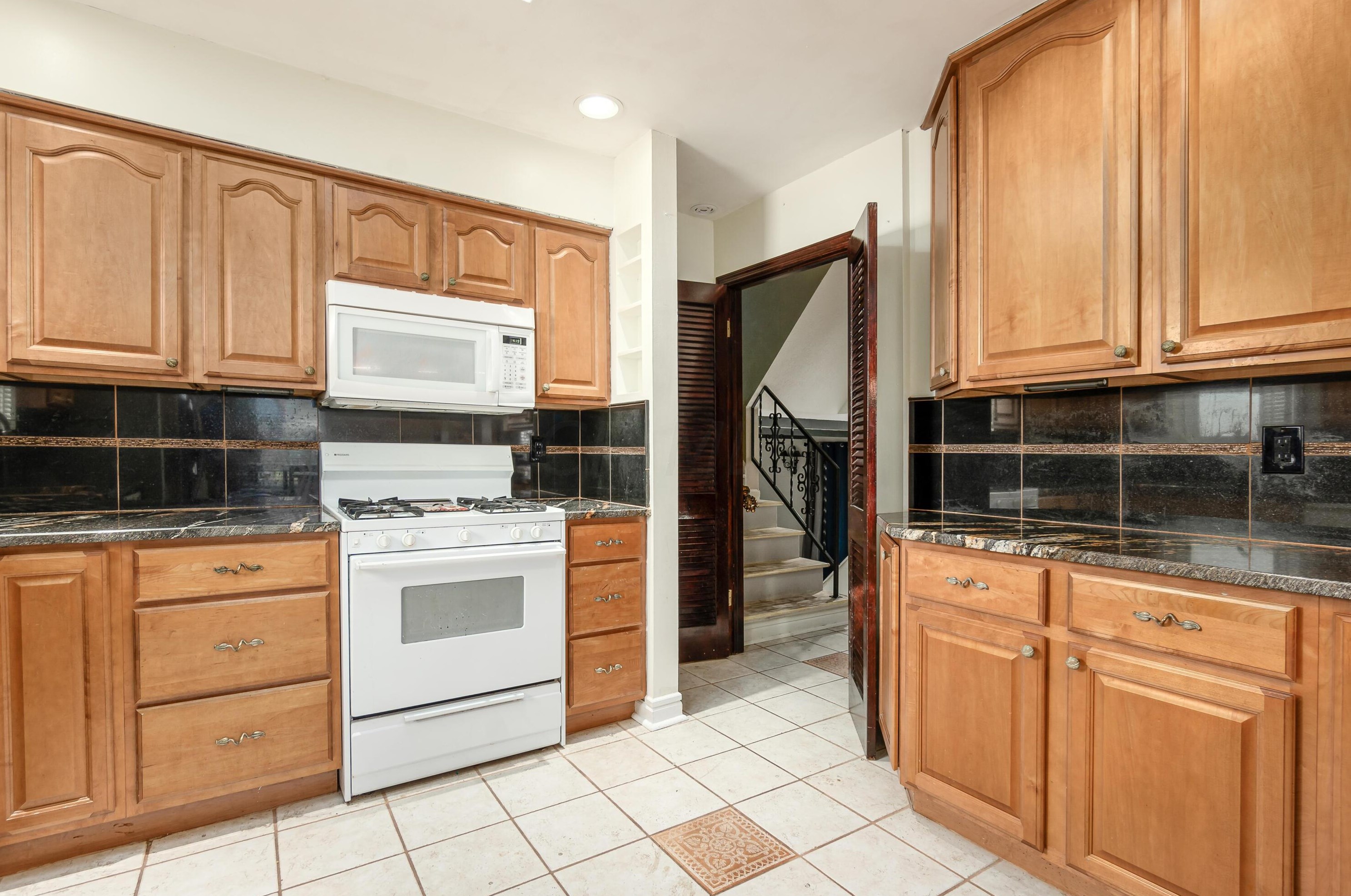 6252 Willowcrest Dr, Columbus OH  43229-2146 exterior