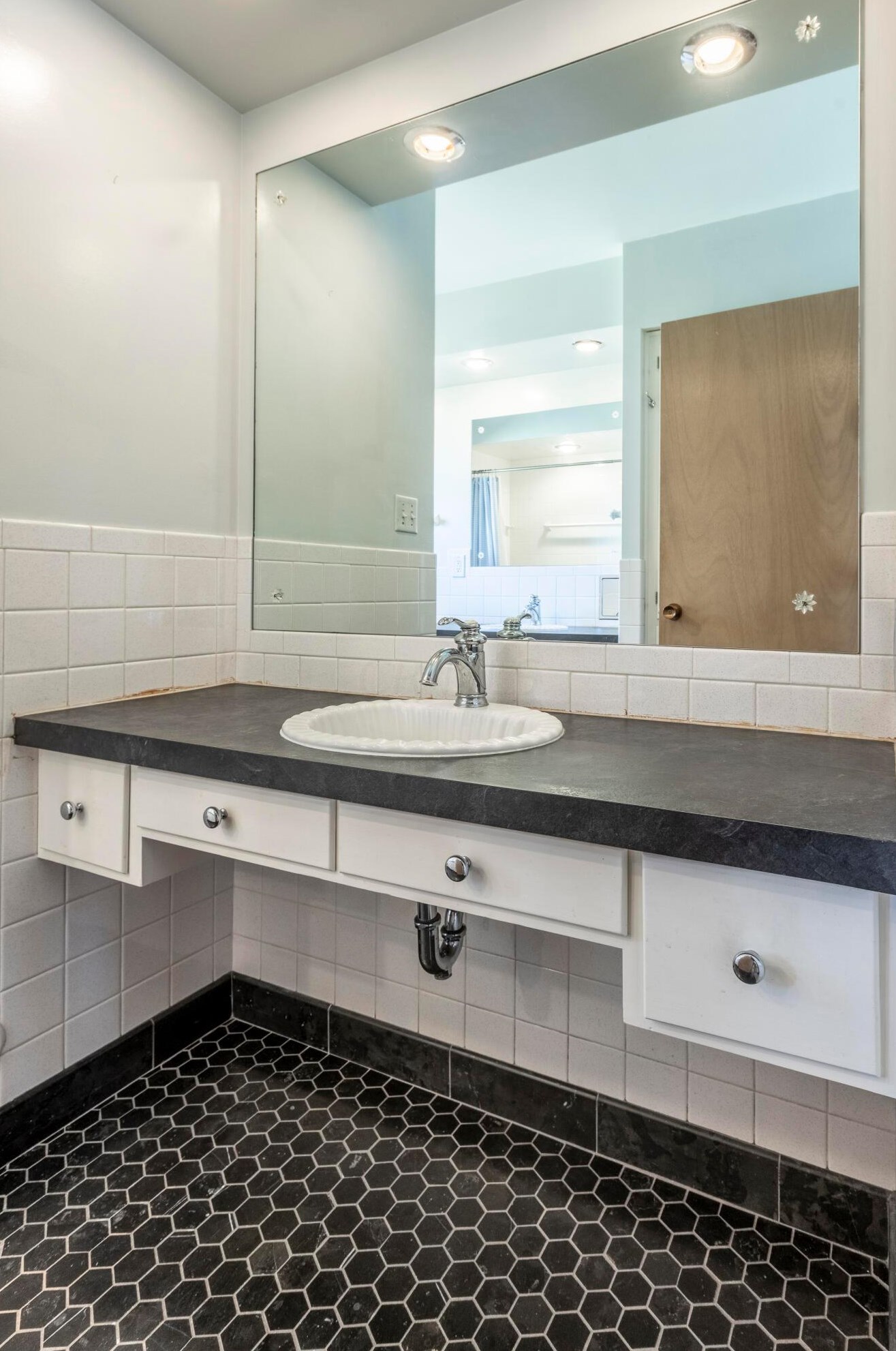 2525 Lakewood Dr, Columbus OH 43231-4859 exterior