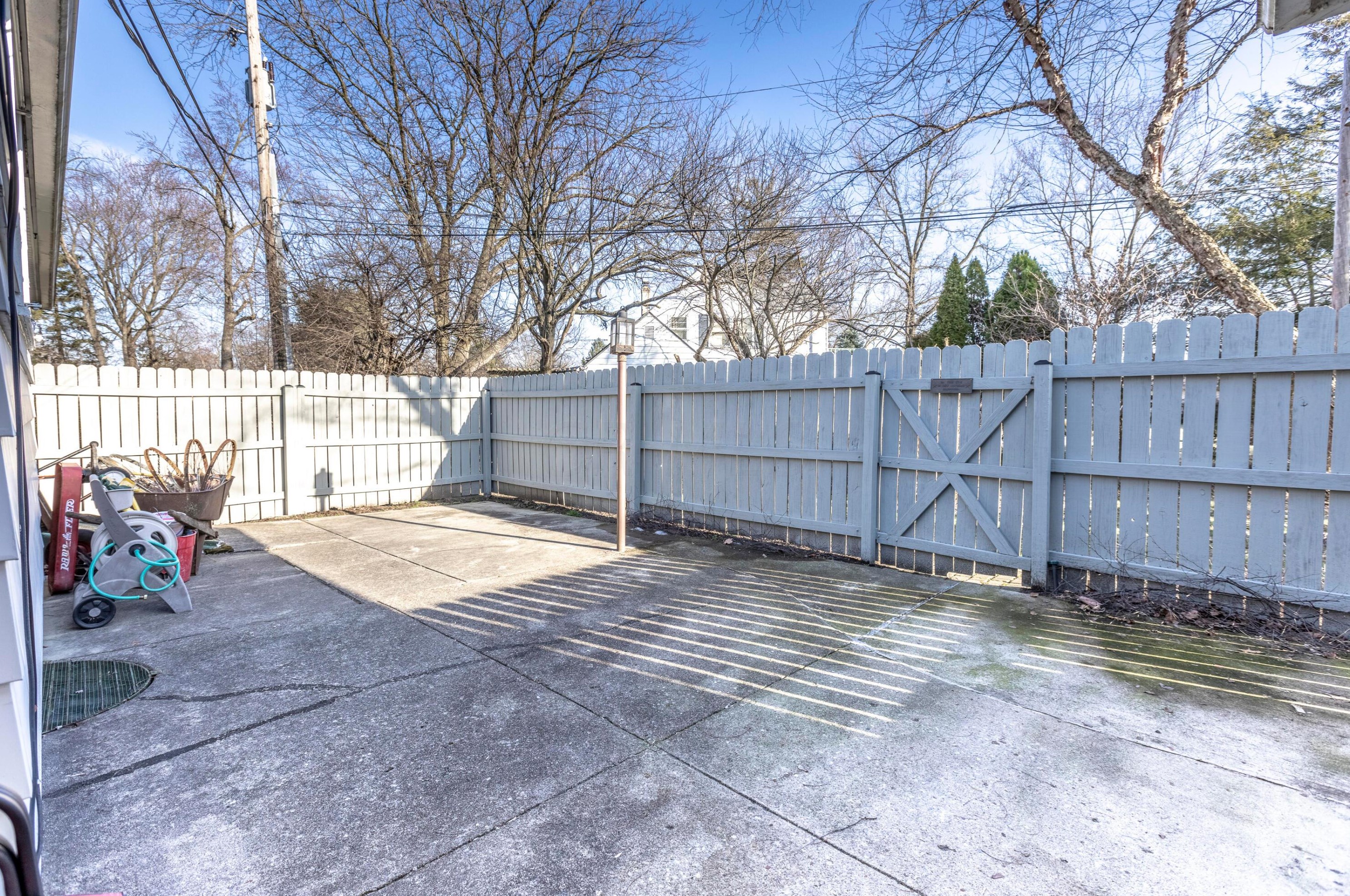 2525 Lakewood Dr, Columbus OH 43231-4859 exterior