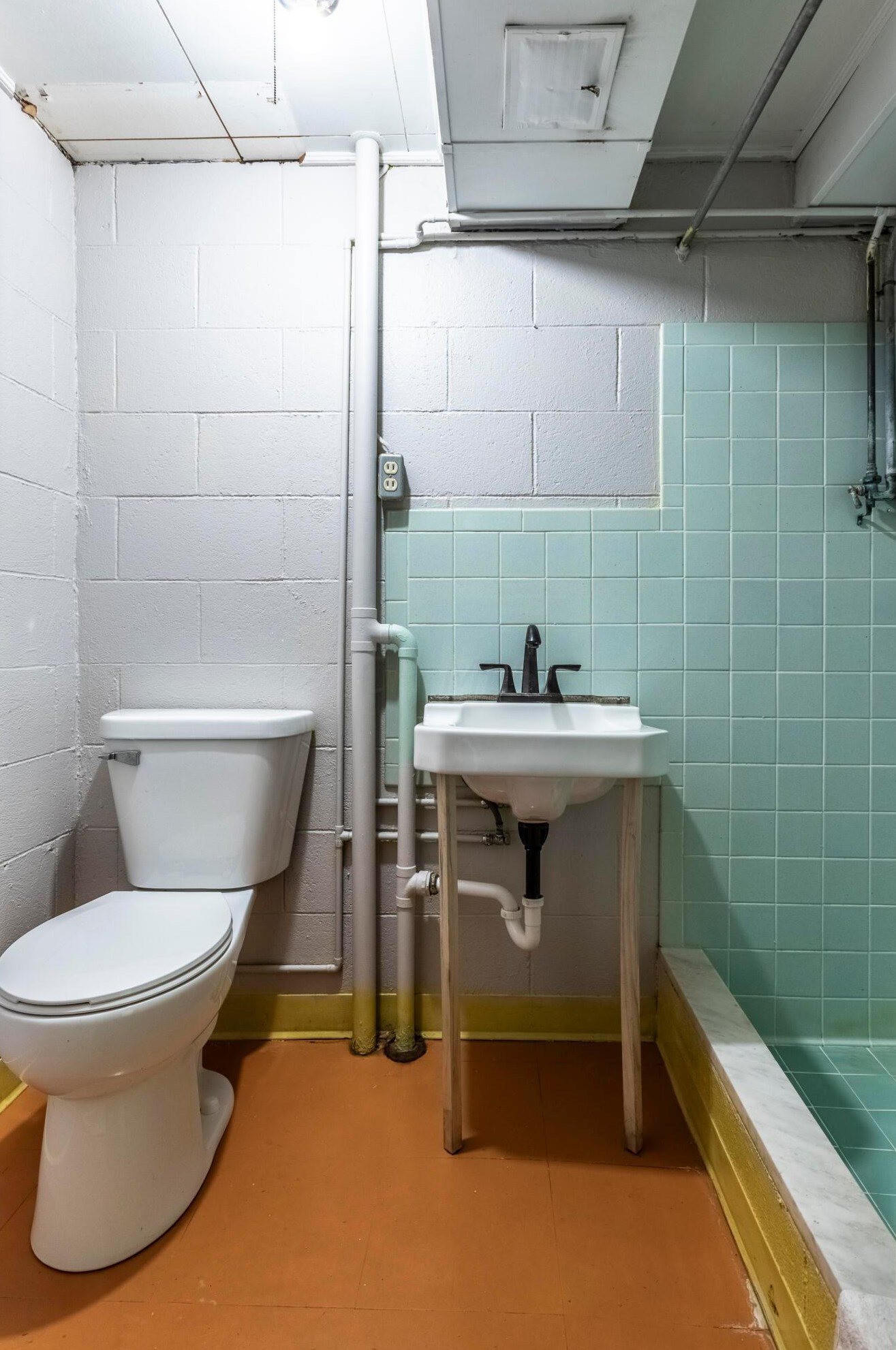 2525 Lakewood Dr, Columbus OH 43231-4859 exterior