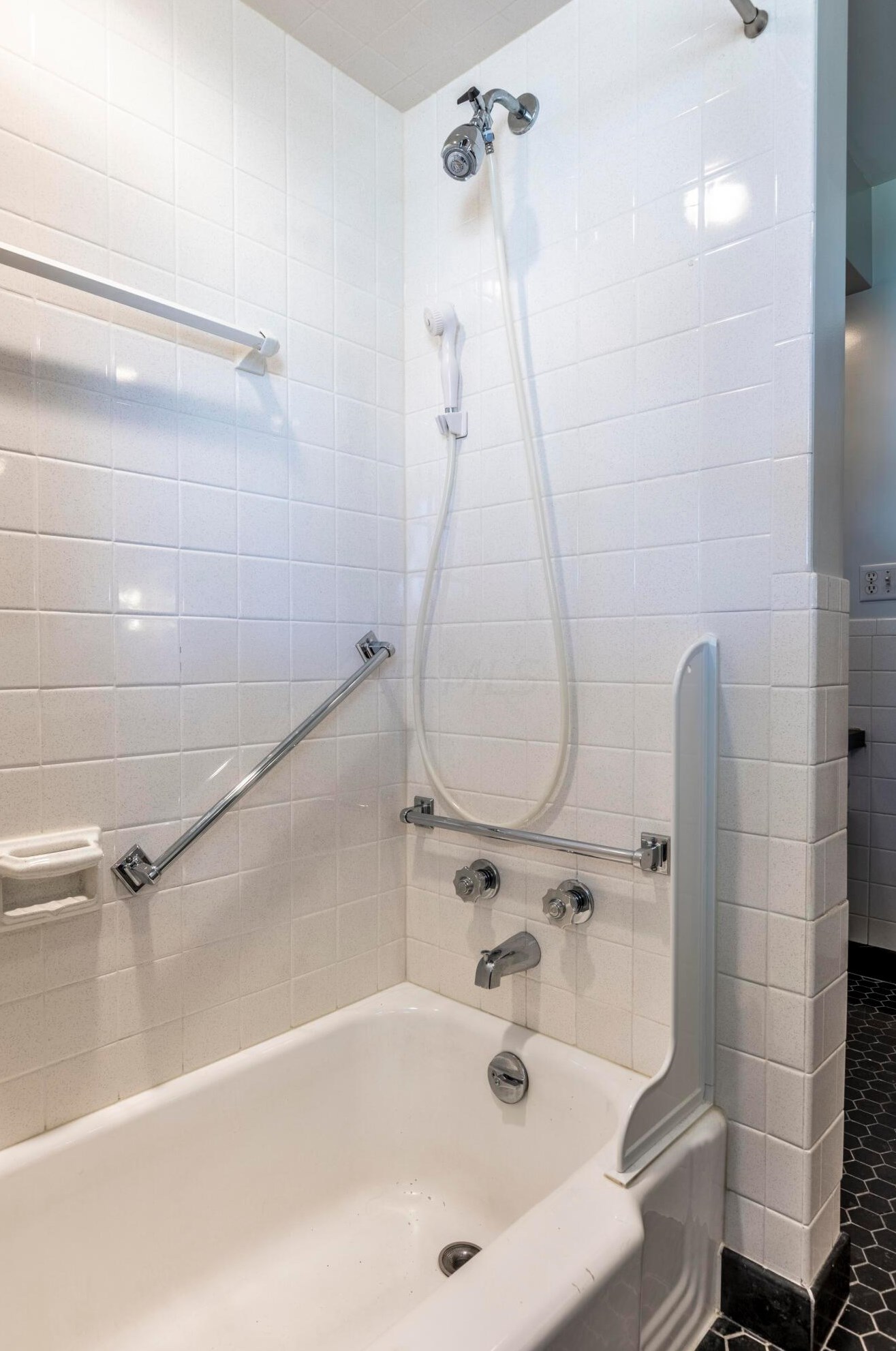 2525 Lakewood Dr, Columbus OH 43231-4859 exterior