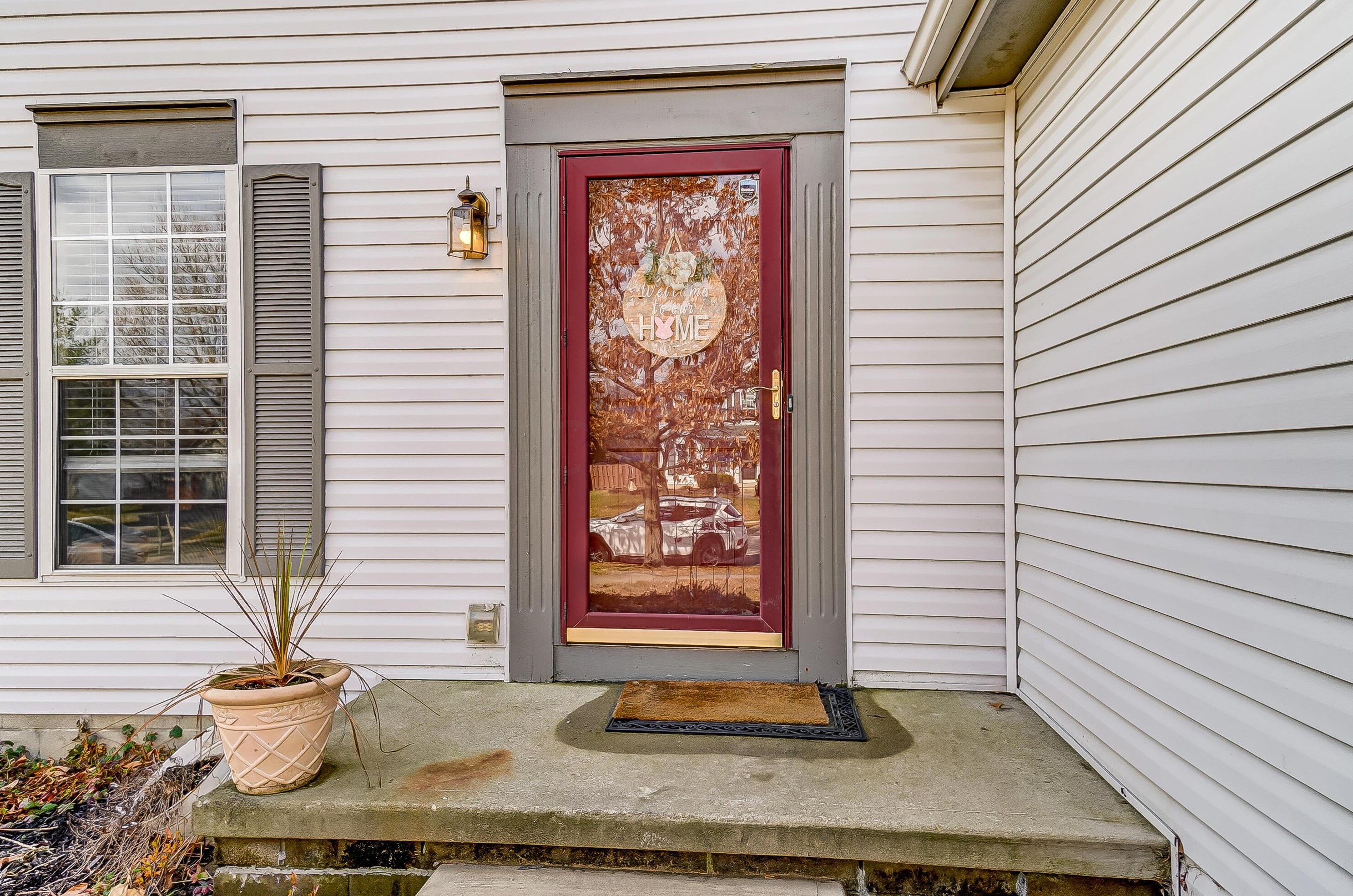 1323 Wild Horse Dr, Darbydale, OH 43123