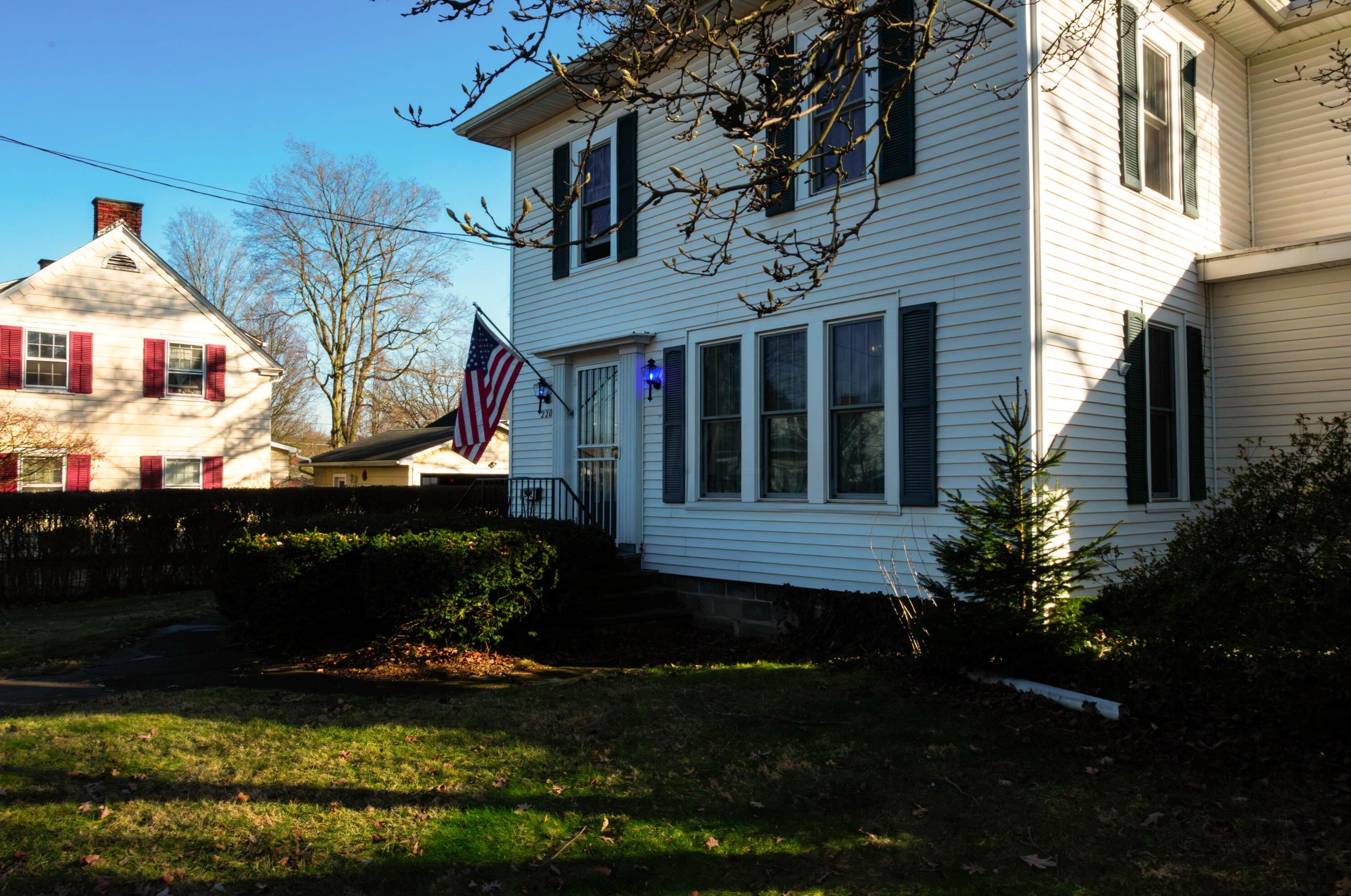220 Coshocton Ave, Mount Vernon, OH 43050-2648