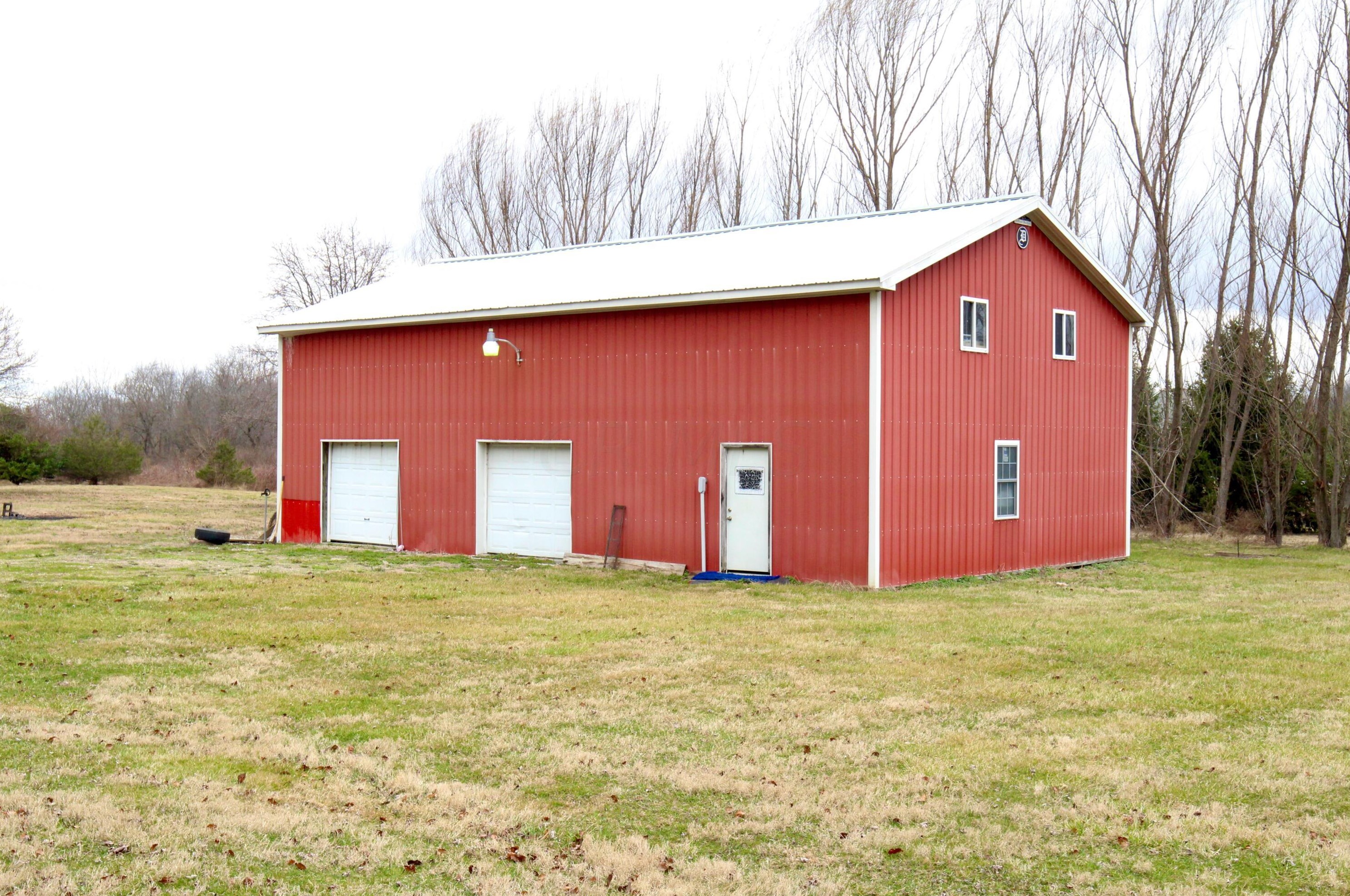 5135 Carnes Rd, Carroll, OH 43112-9601
