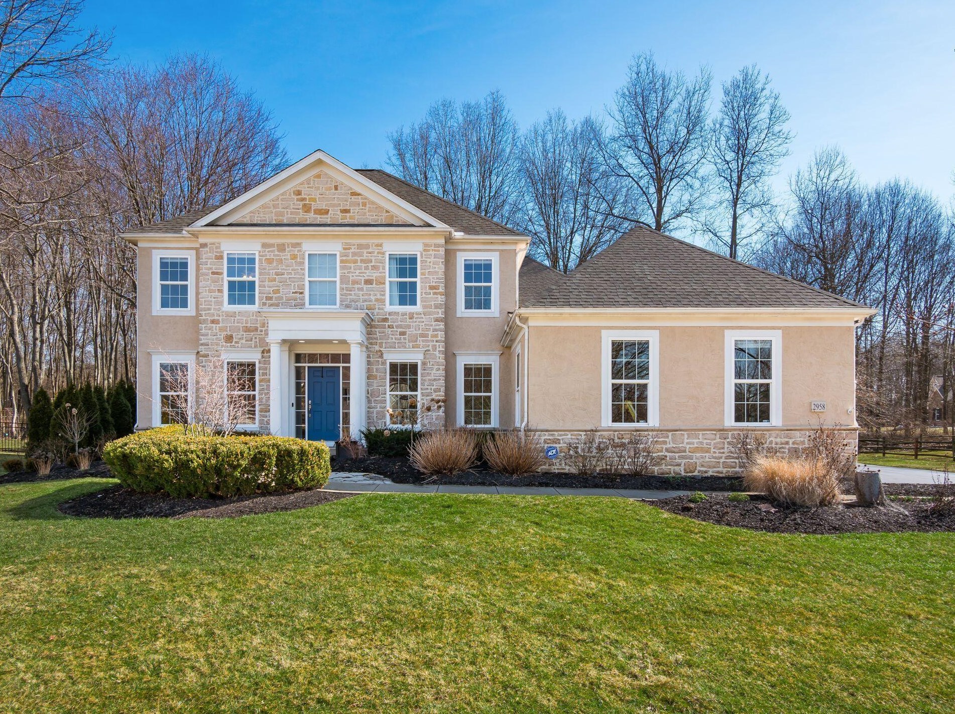 2958 Creekwood Estates Dr, Blacklick, OH 43004