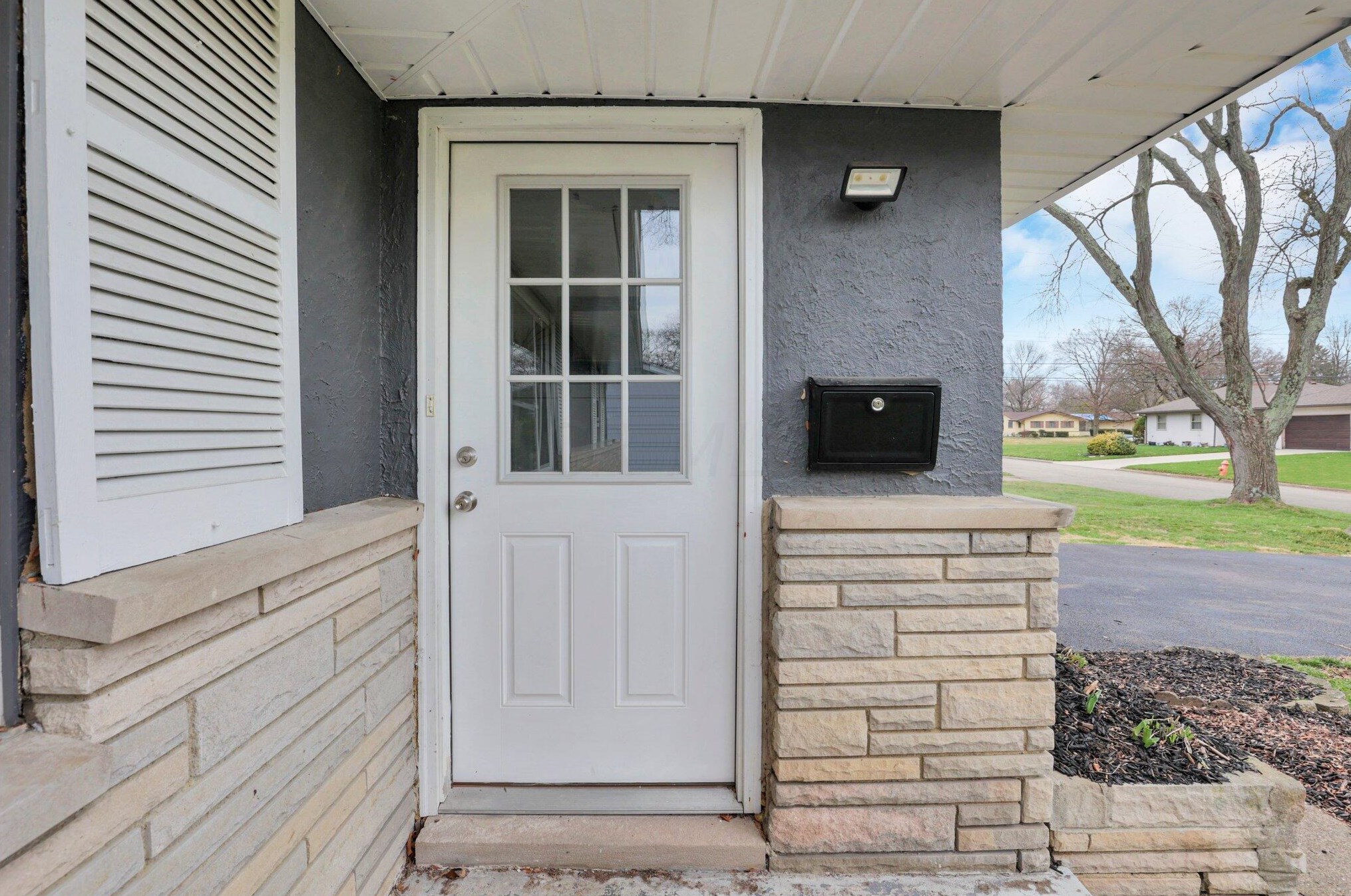 2887 Clermont Rd, Columbus OH  43209-3017 exterior