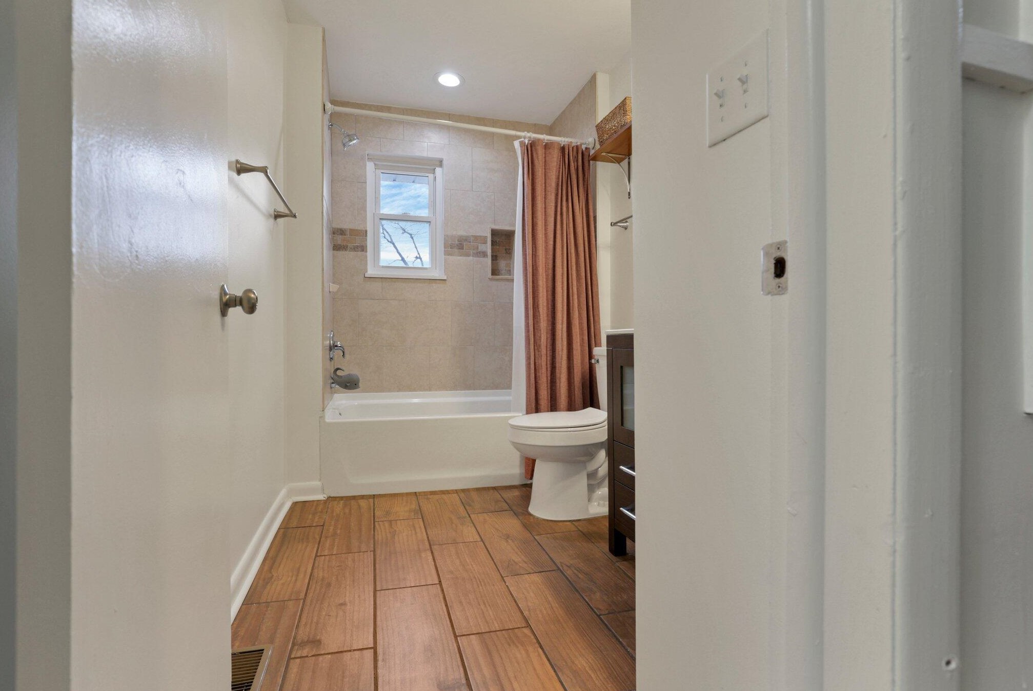 2887 Clermont Rd, Columbus OH  43209-3017 exterior