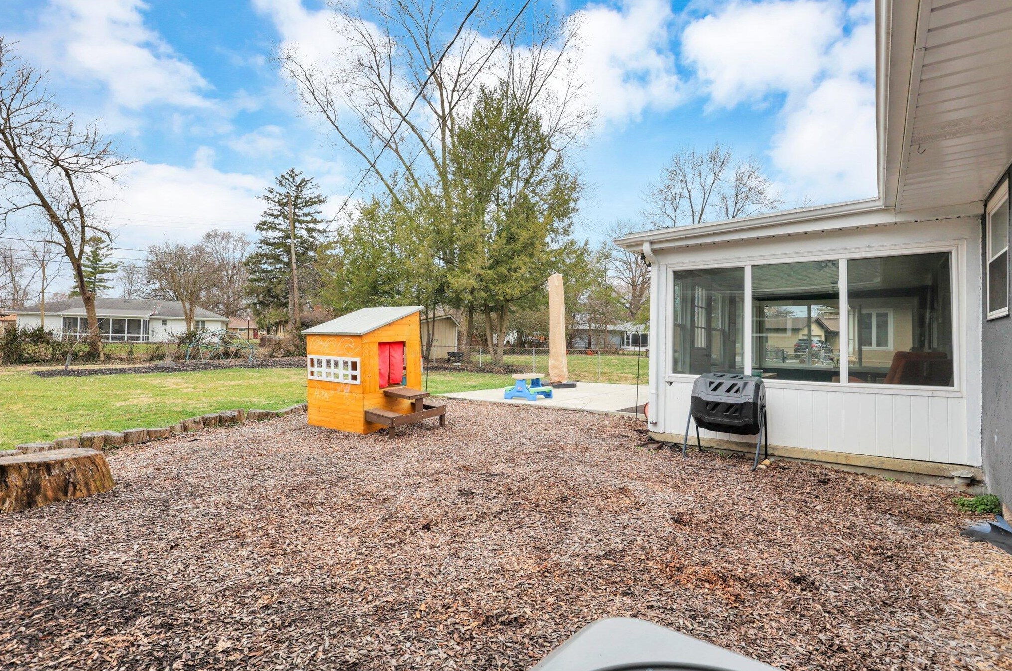 2887 Clermont Rd, Columbus OH  43209-3017 exterior