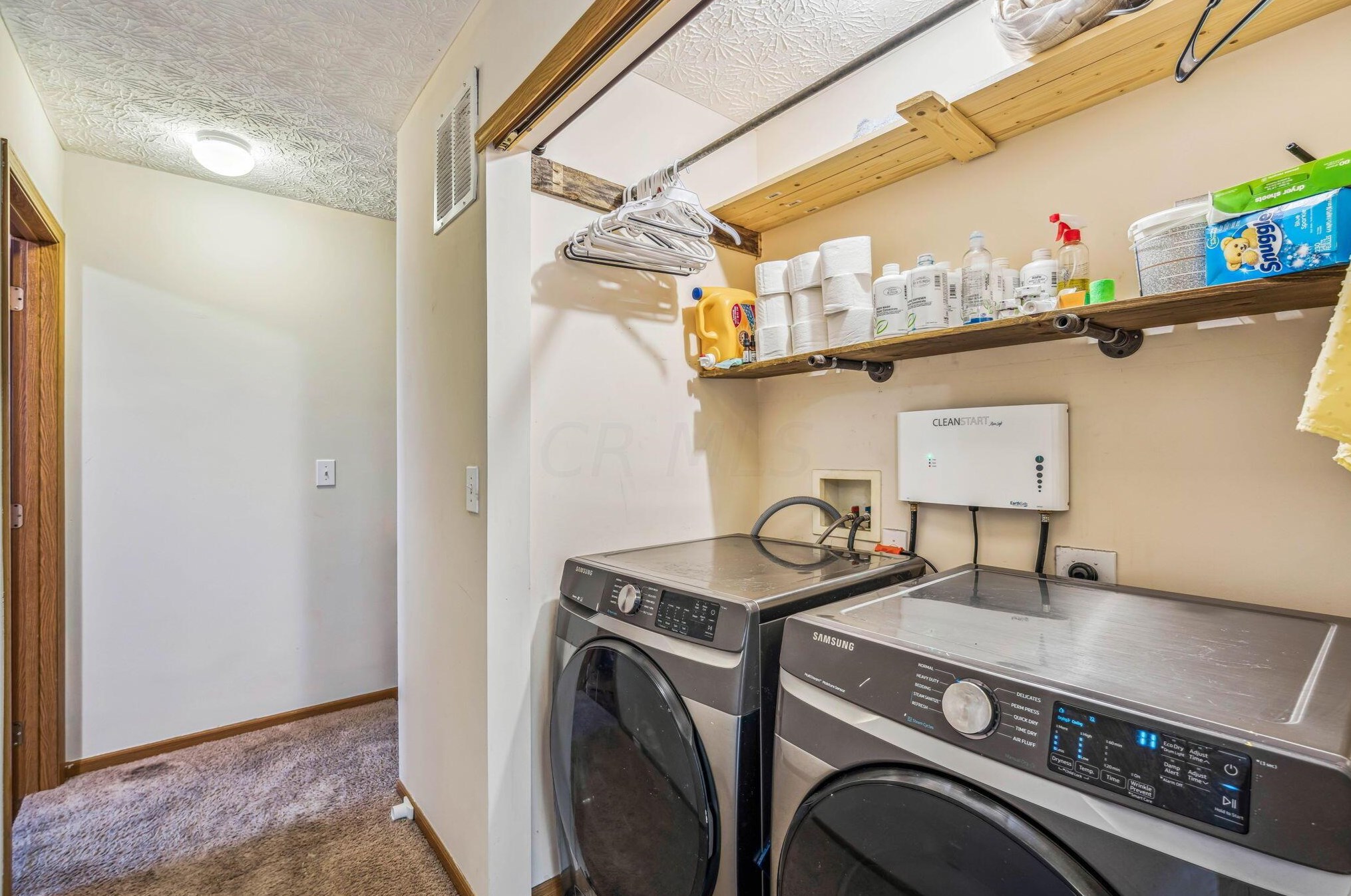 80 Richard Ave, Ashville OH  43103-9000 exterior