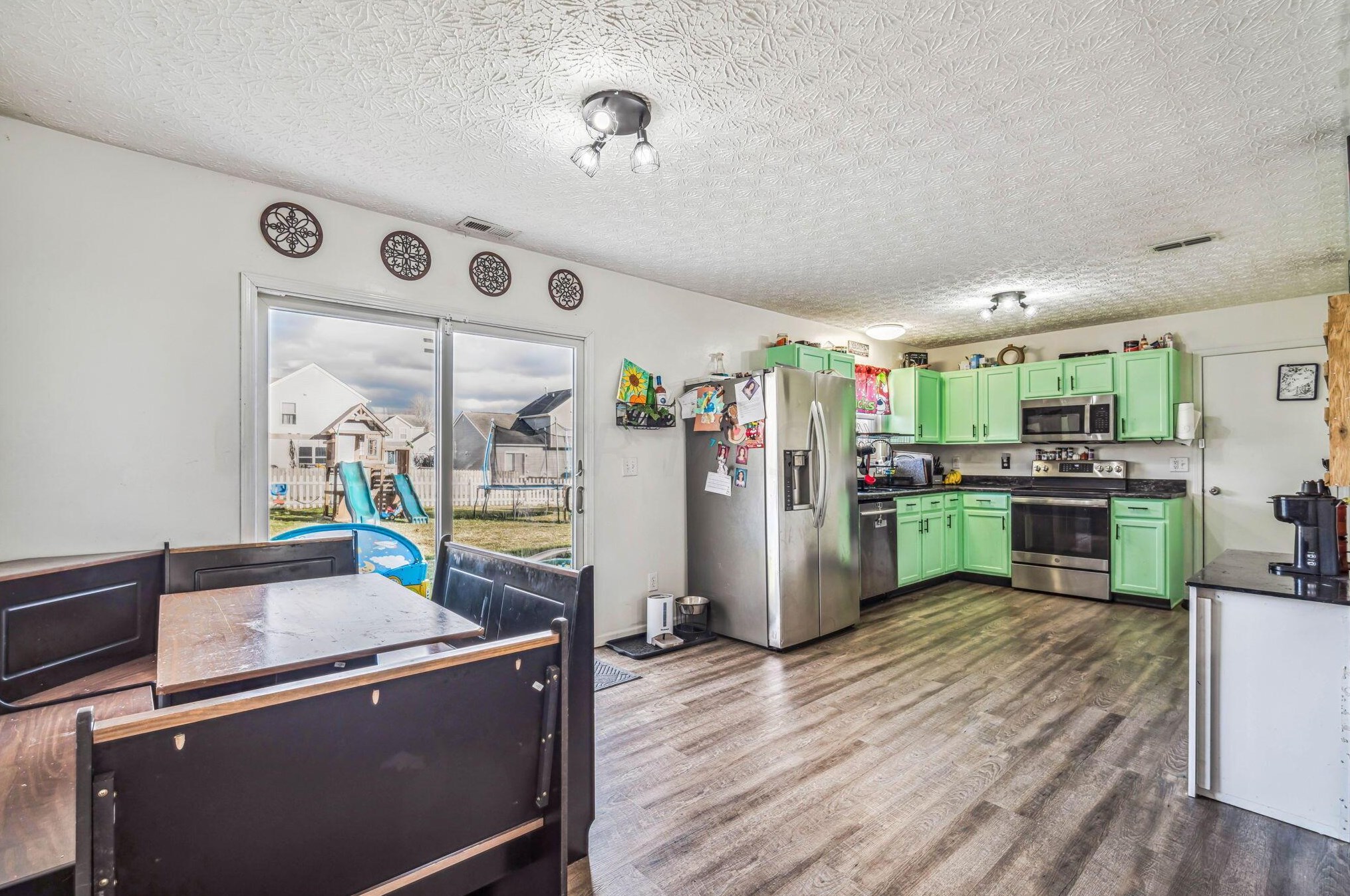 80 Richard Ave, Ashville OH  43103-9000 exterior