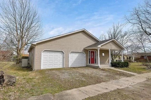 305 Pike St, Lake White, OH 45690