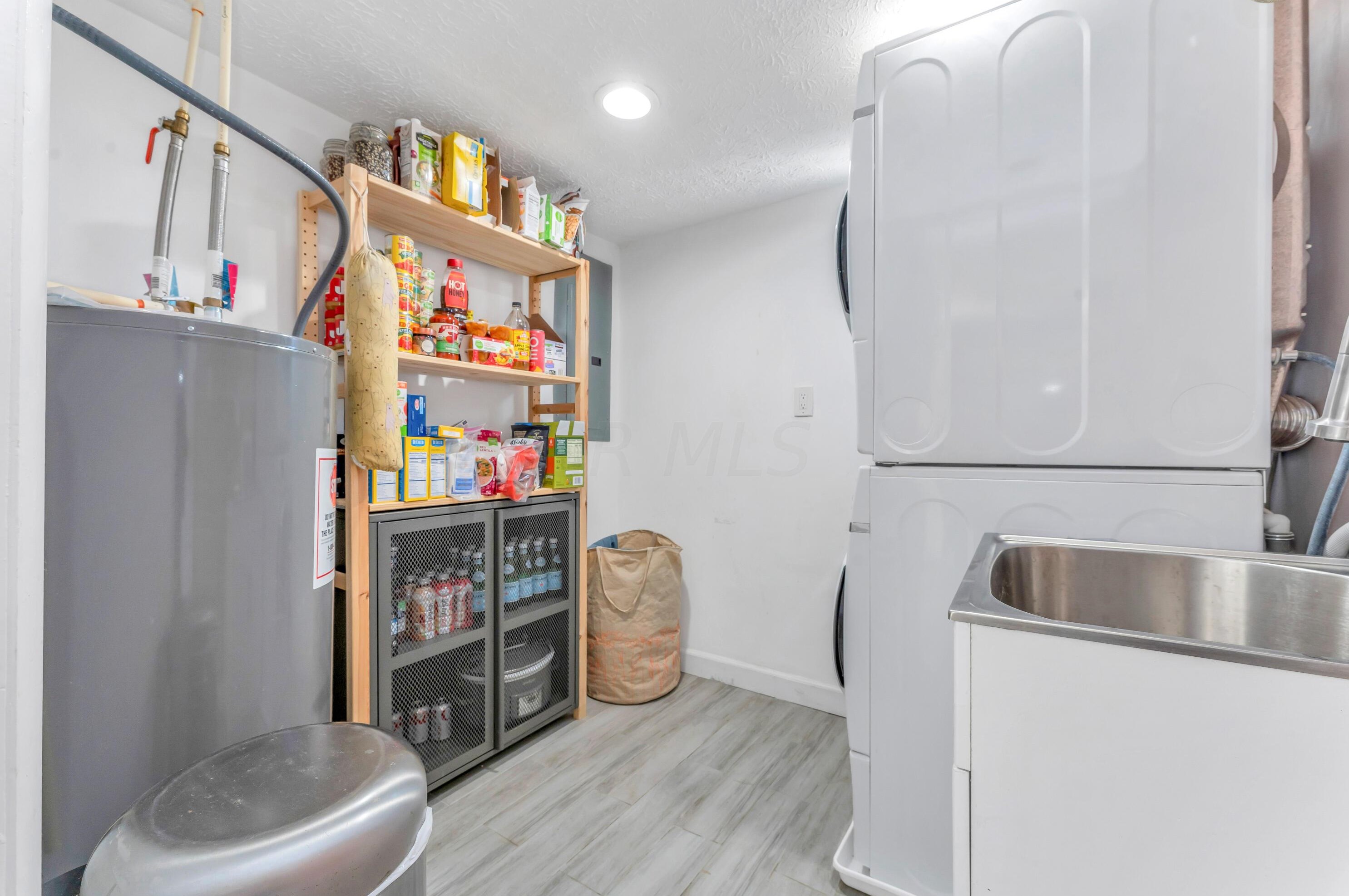 925 Blenheim Rd, Columbus OH 43224-2620 exterior