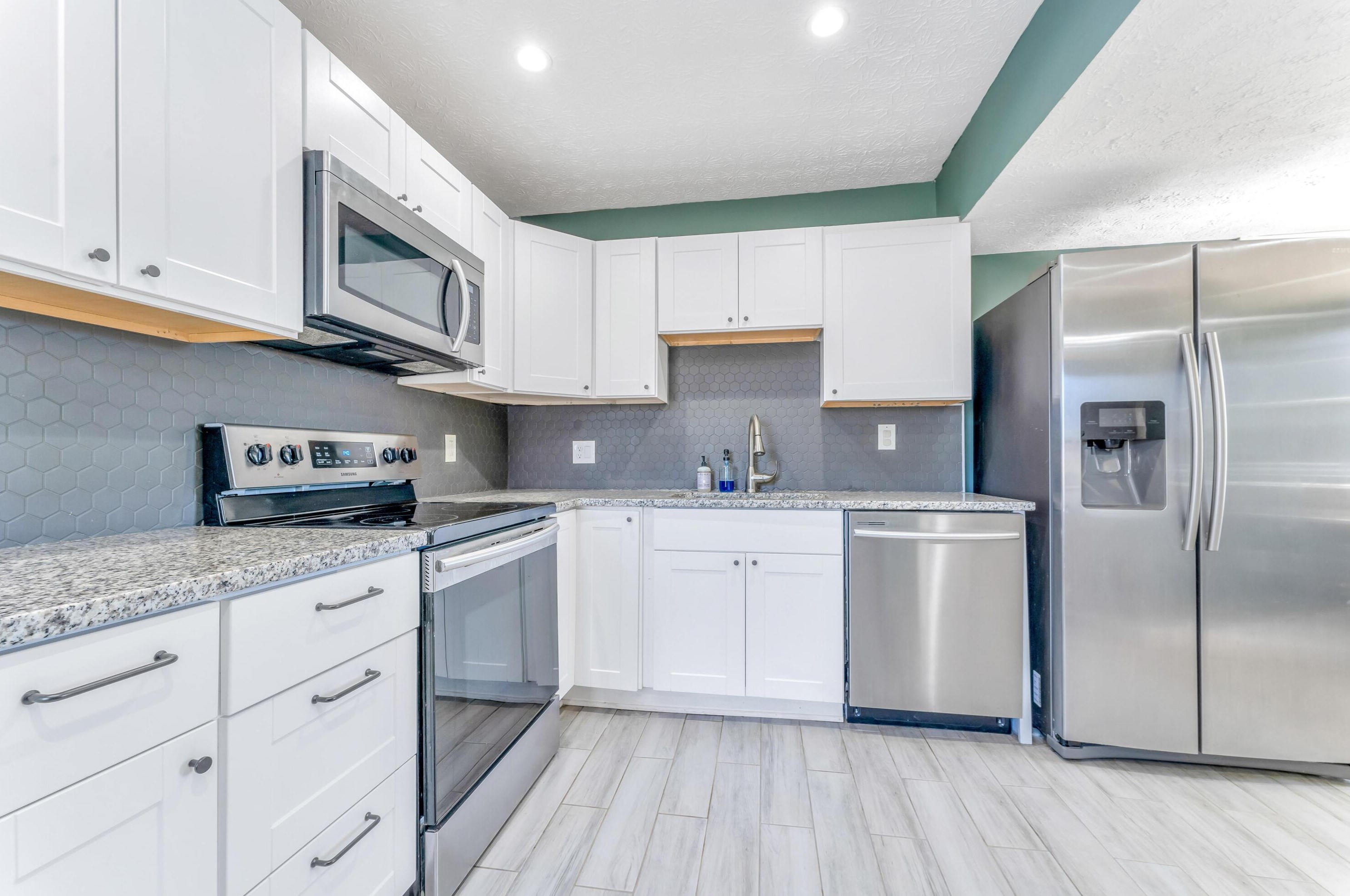 925 Blenheim Rd, Columbus OH 43224-2620 exterior