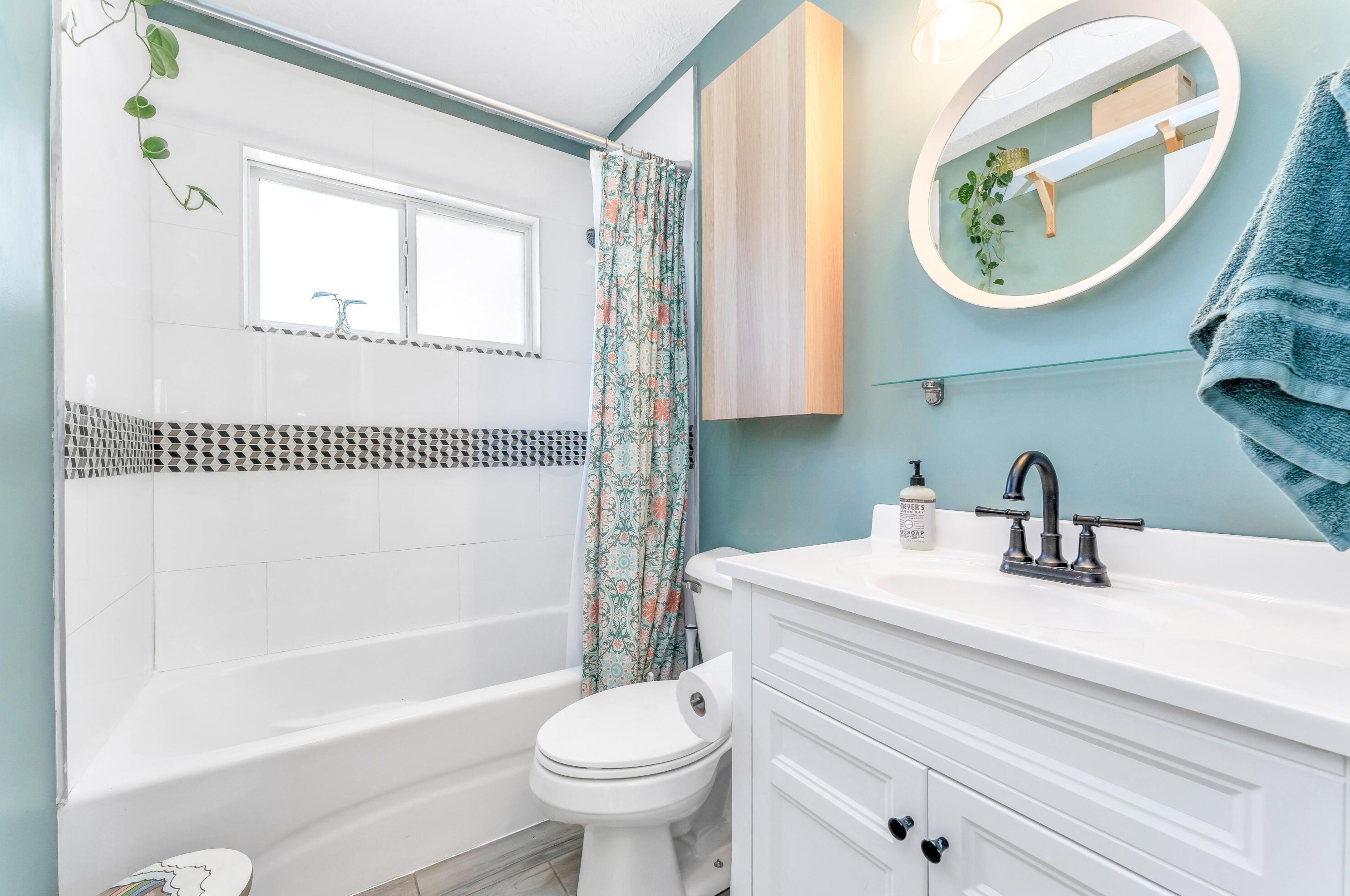 925 Blenheim Rd, Columbus OH 43224-2620 exterior