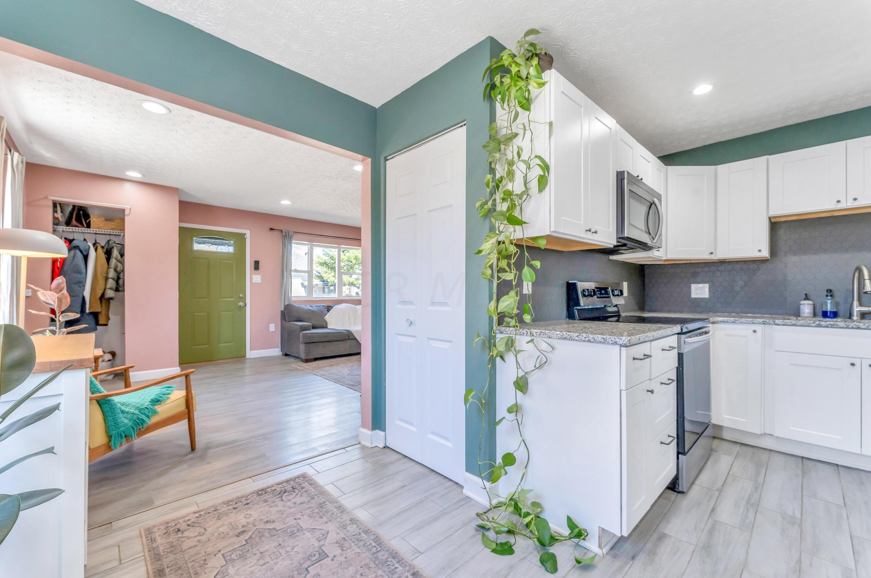 925 Blenheim Rd, Columbus OH 43224-2620 exterior