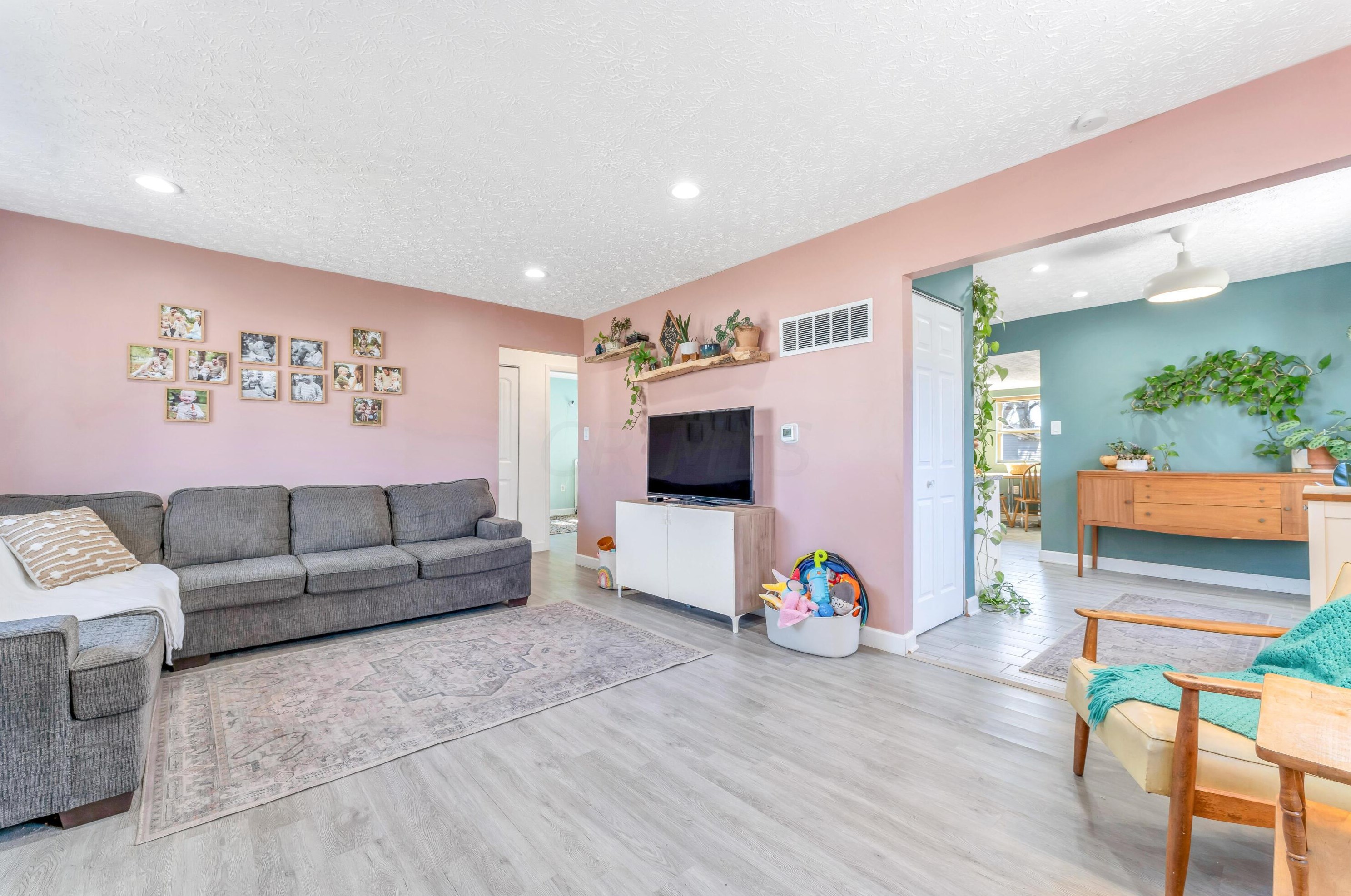 925 Blenheim Rd, Columbus OH 43224-2620 exterior