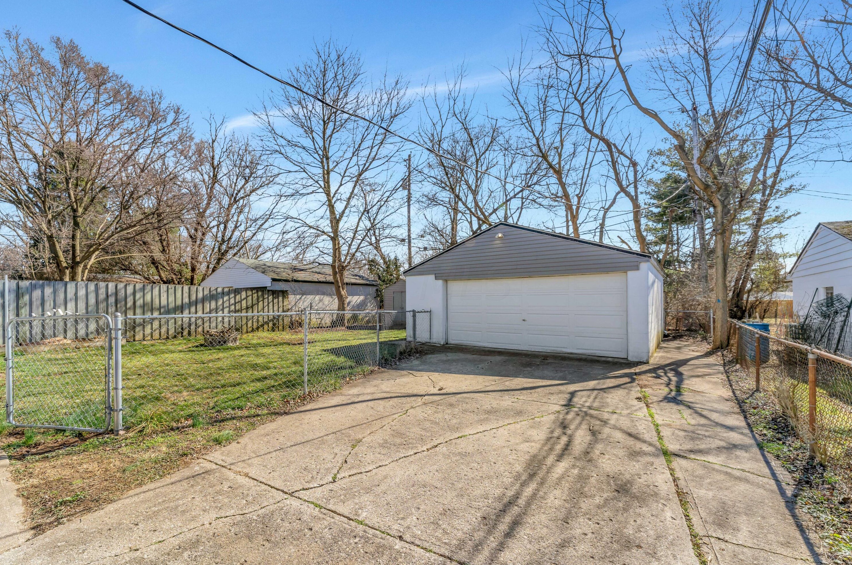 925 Blenheim Rd, Columbus OH 43224-2620 exterior