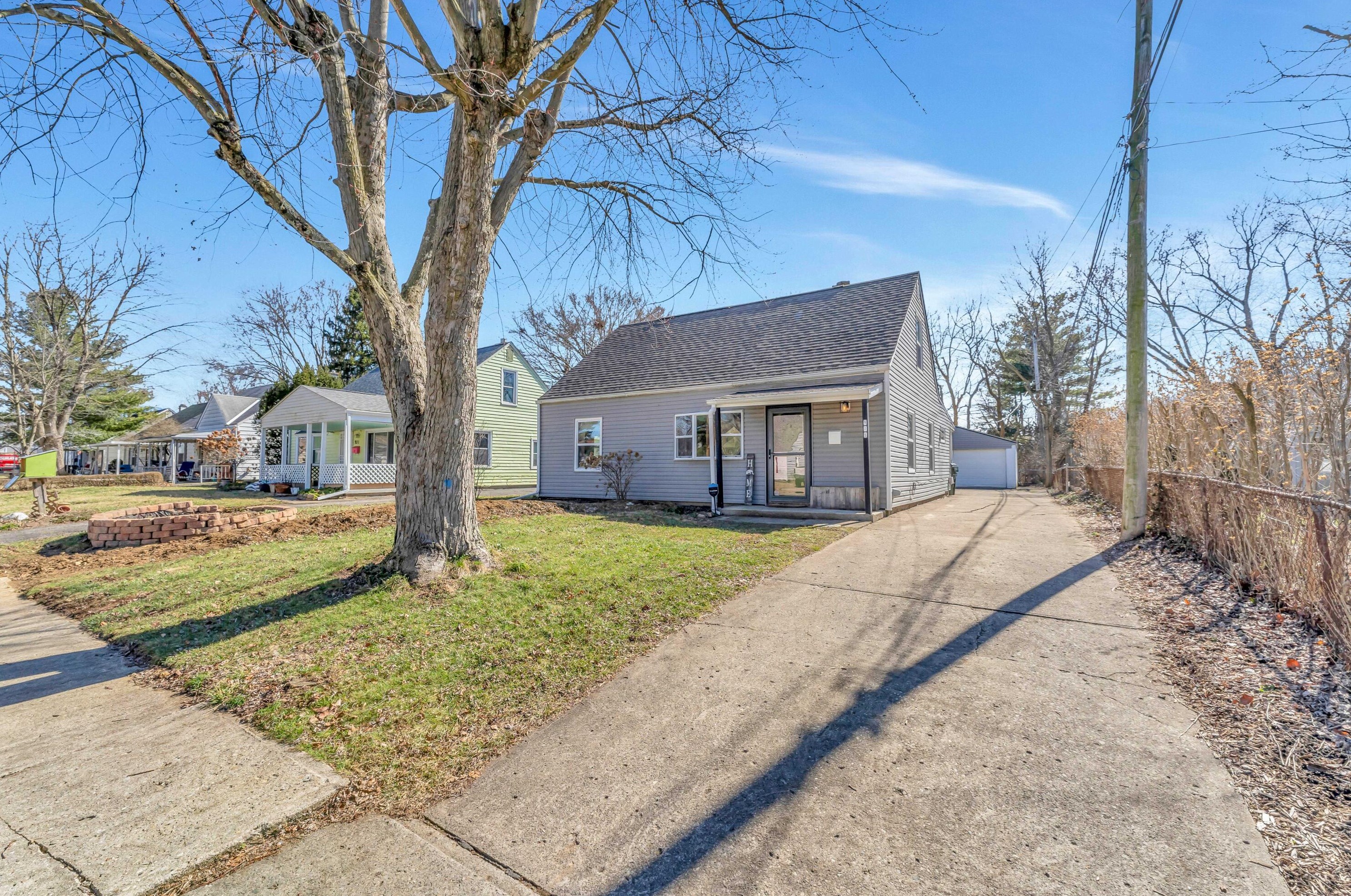 925 Blenheim Rd, Columbus, OH 43224-2620