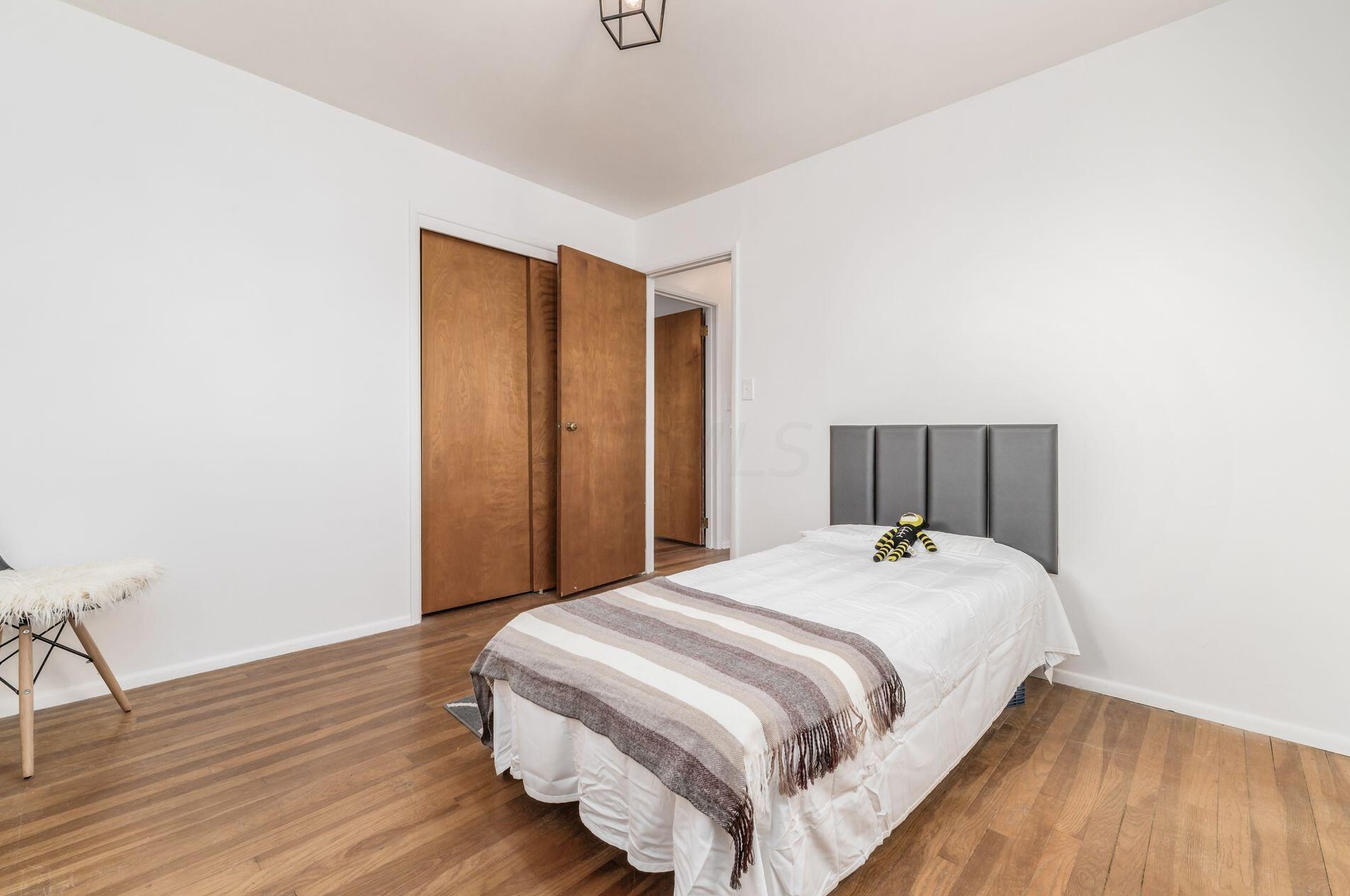 2260 Shrewsbury Rd, Columbus OH  43221-1232 exterior