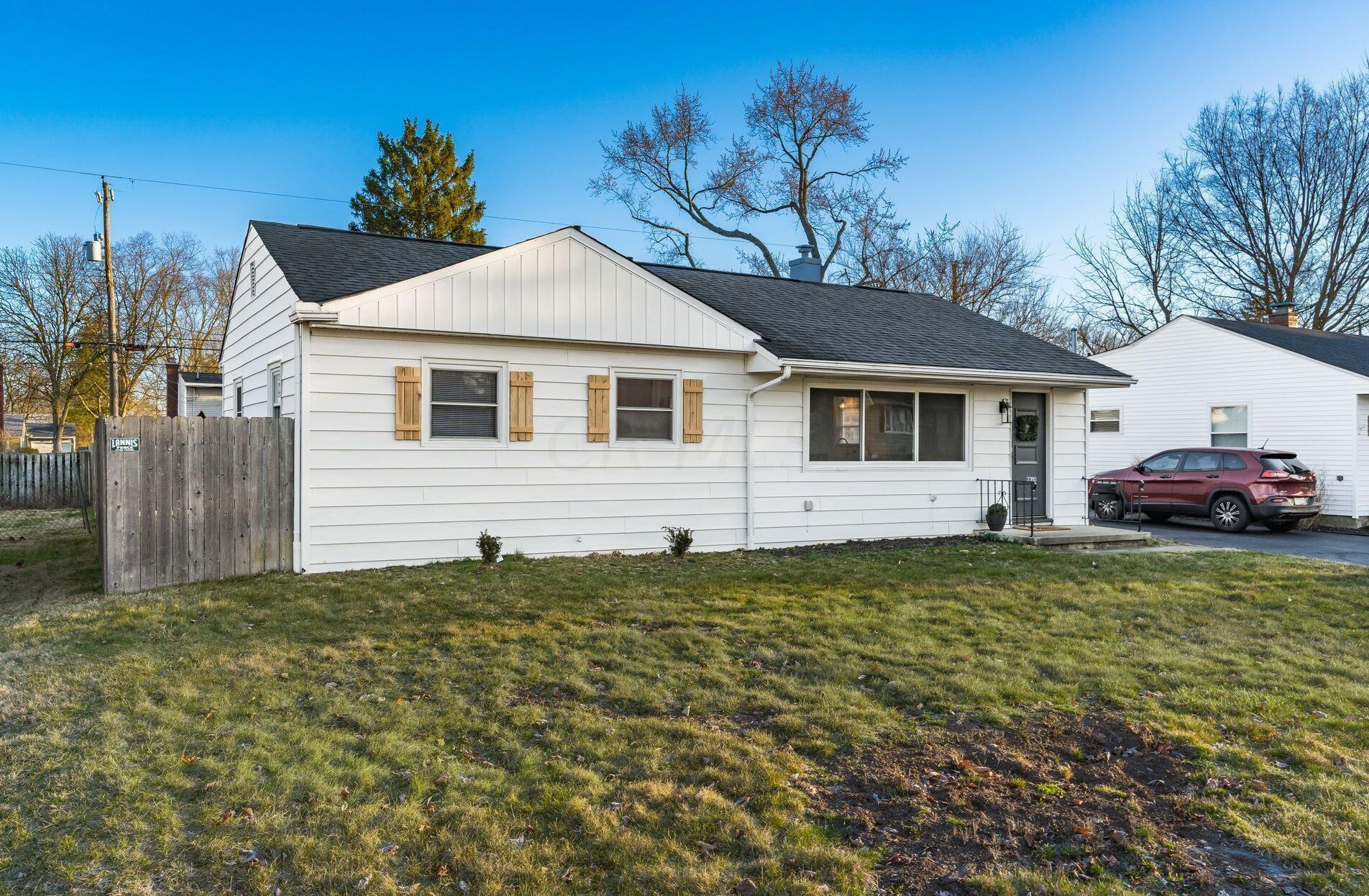 2260 Shrewsbury Rd, Columbus OH  43221-1232 exterior