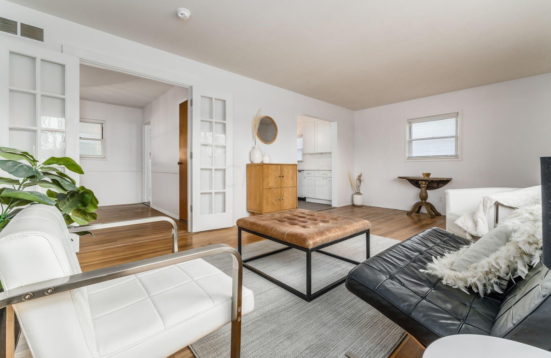 2260 Shrewsbury Rd, Columbus OH  43221-1232 exterior