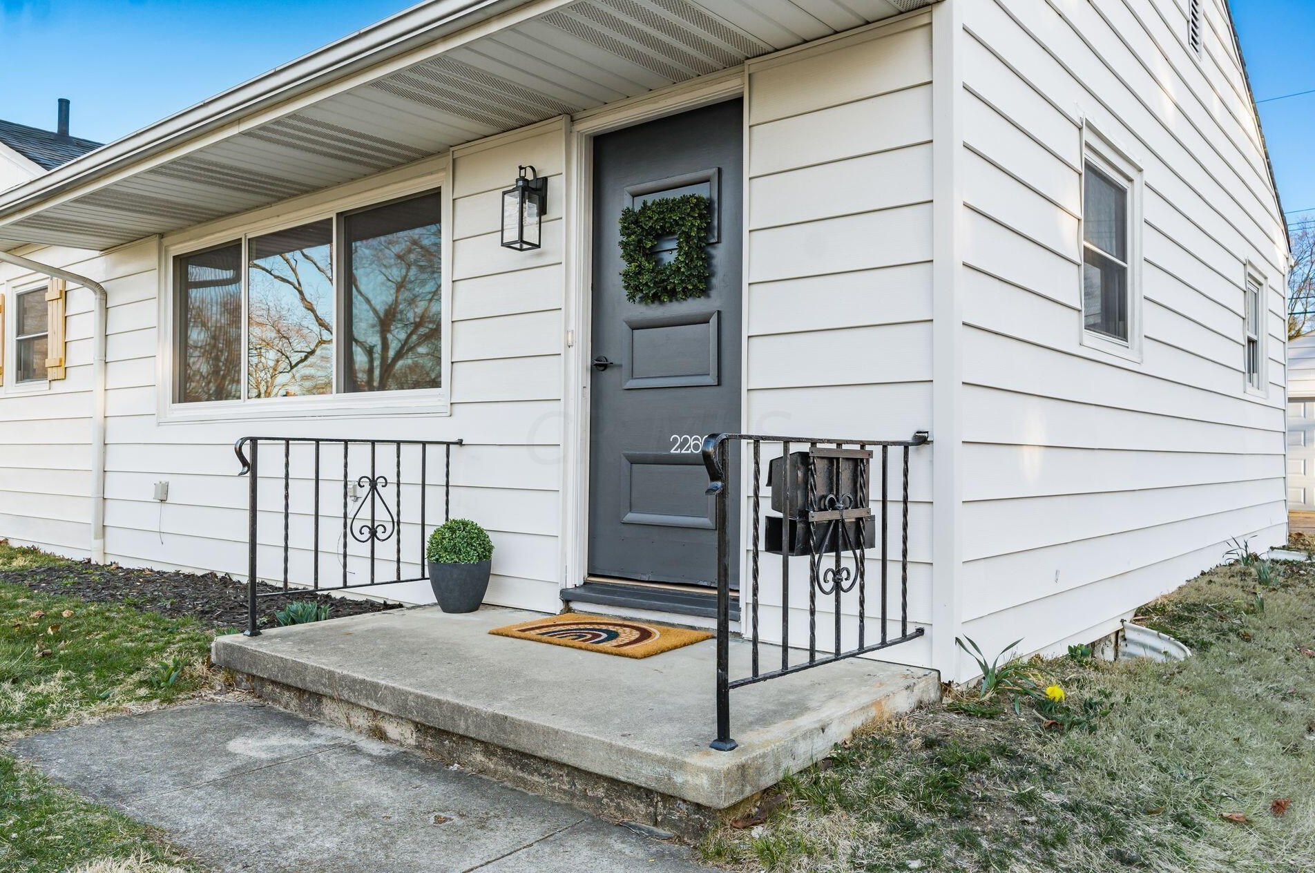 2260 Shrewsbury Rd, Columbus OH  43221-1232 exterior