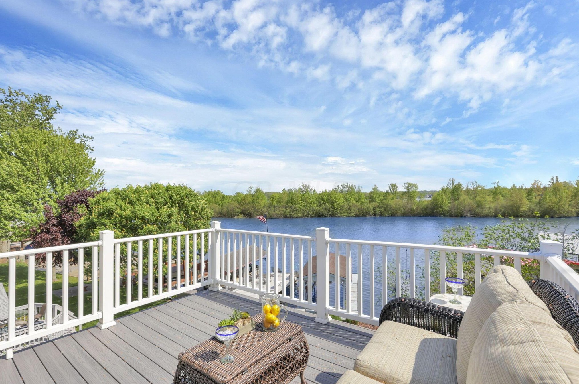 182 Cranberry Ln, Buckeye Lake OH  43008-7832 exterior