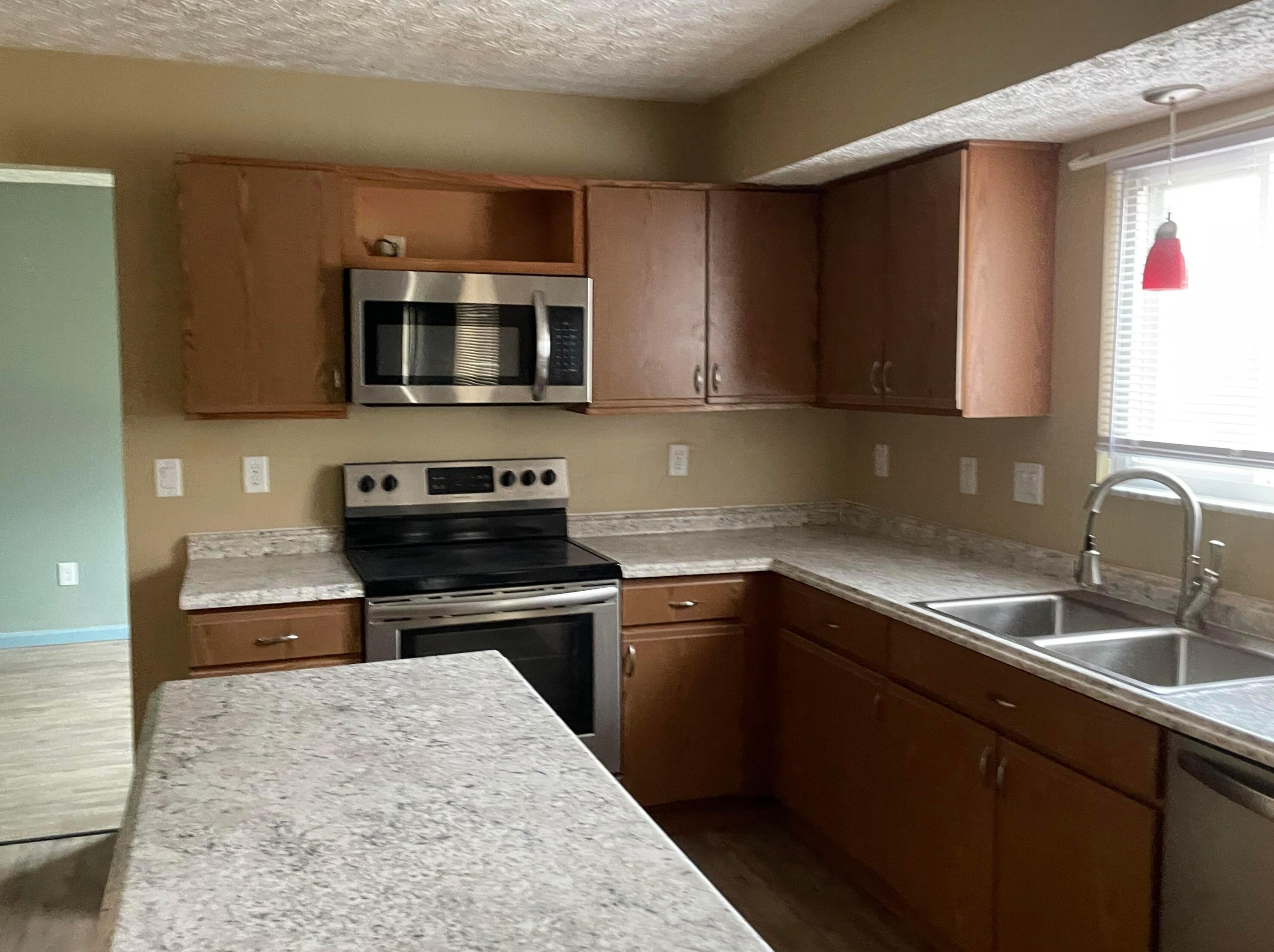 1209 Riegelwood Ln, Columbus, OH 43204-4724
