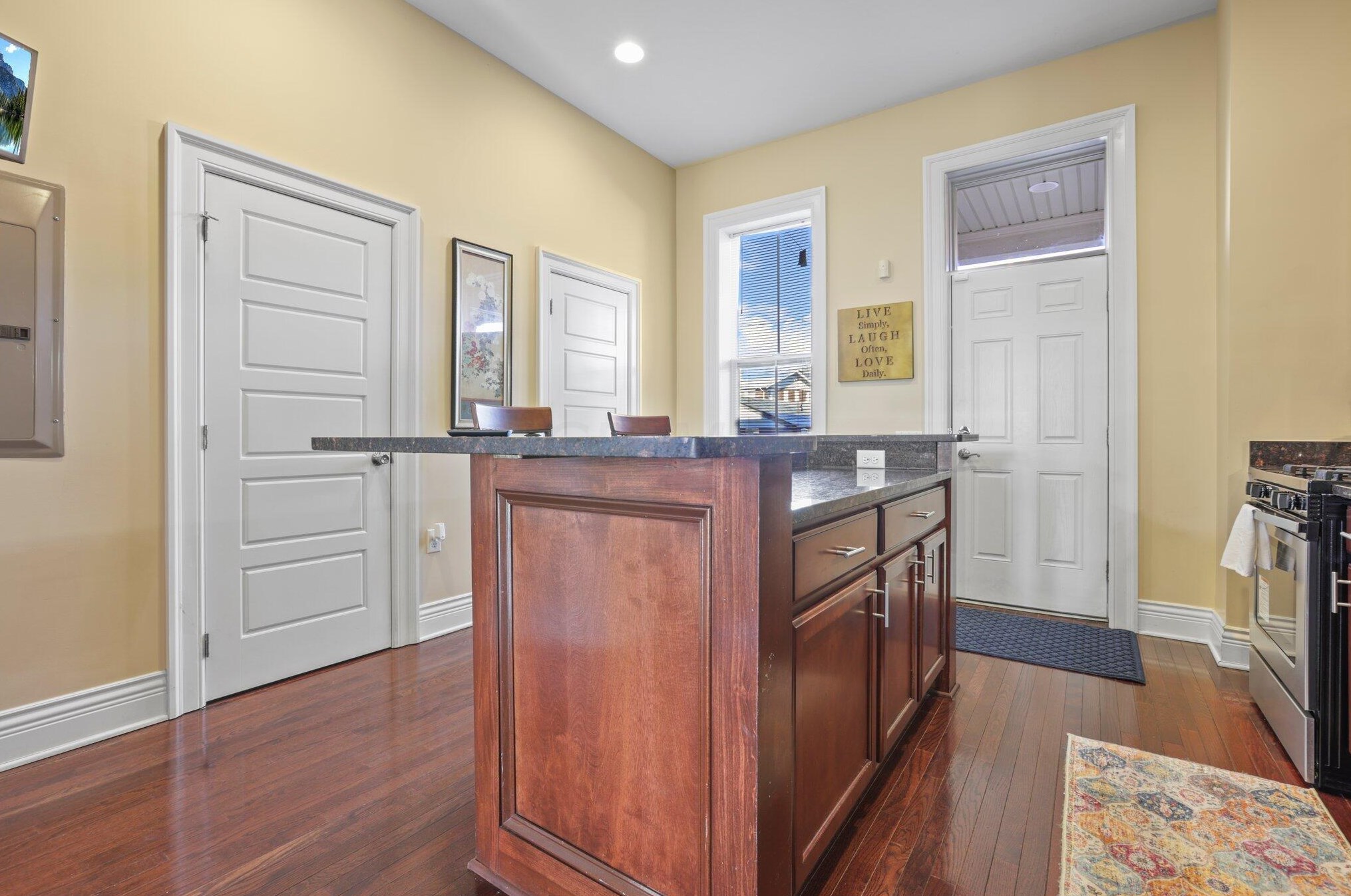 1066 Long St, Columbus OH  43203-1916 exterior