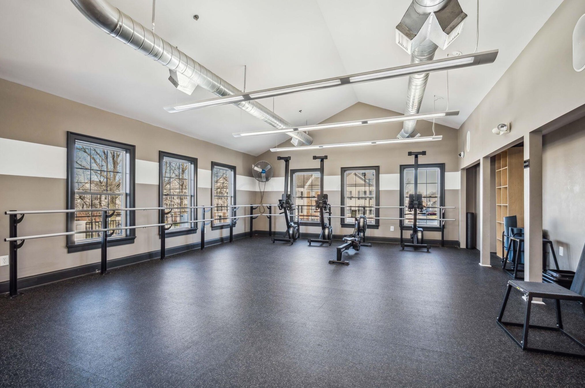 6179 Joes Hopper Rd, Columbus OH  43230-6487 exterior