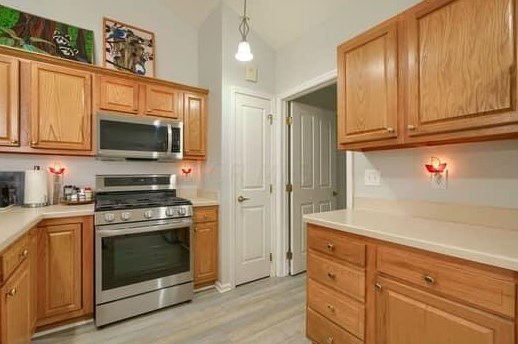 6690 Lakeview Cir, Cnl Wnchstr OH  43110-1255 exterior