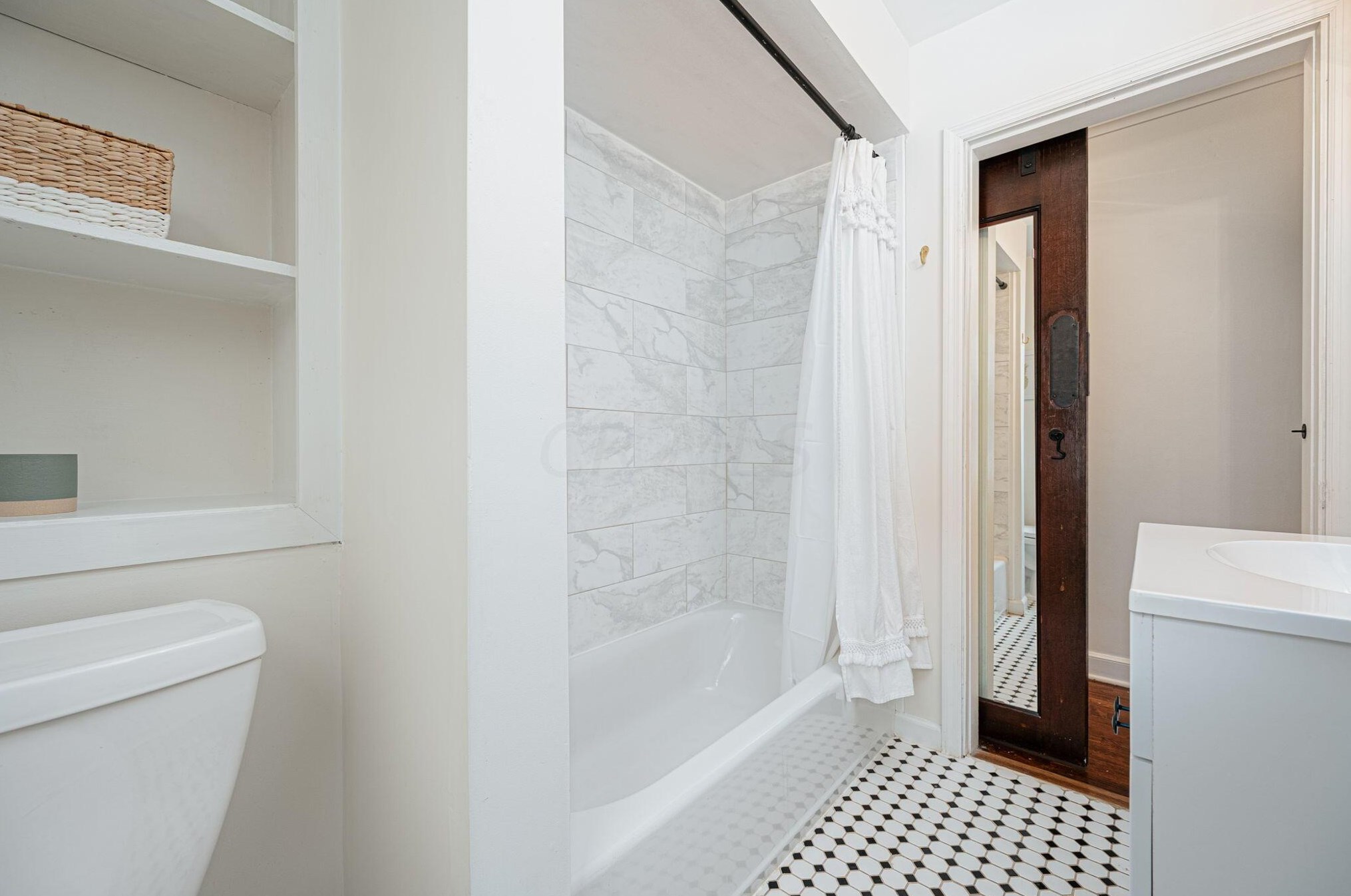 2388 Livingston Ave, Columbus OH  43209-2845 exterior