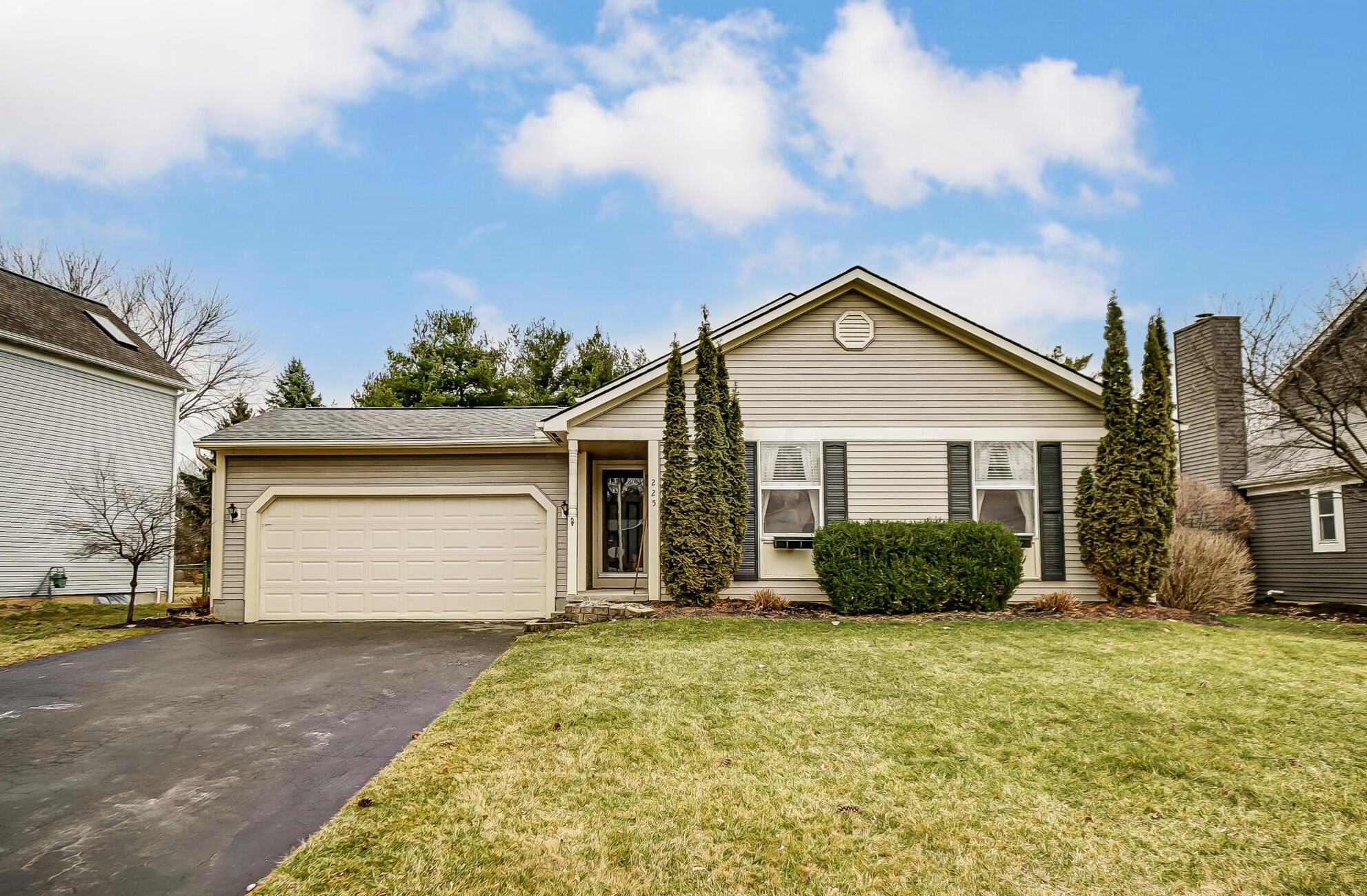 225 Brookhill Dr, Columbus, OH 43230-1766