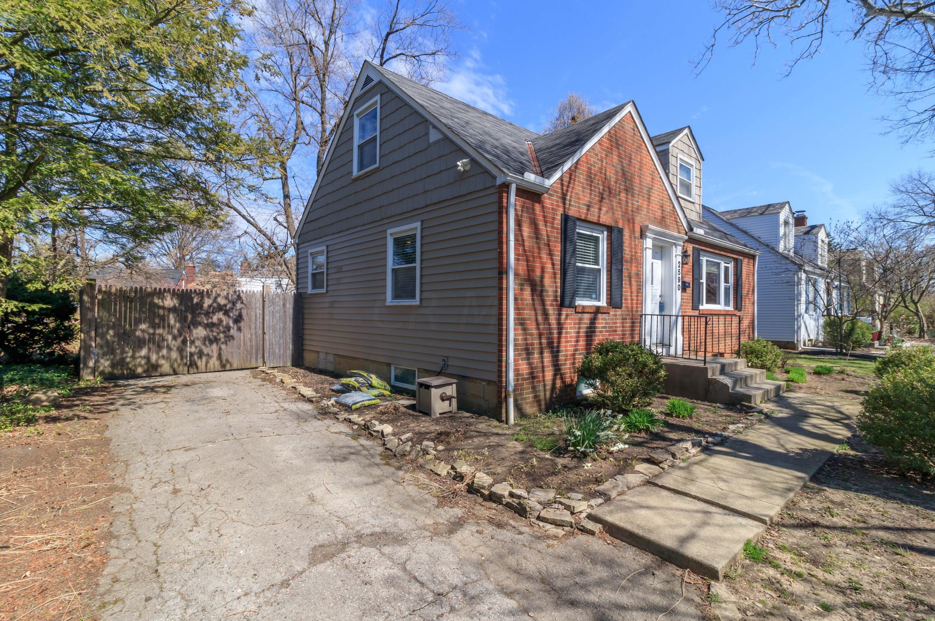 2590 Ruhl Ave, Columbus OH 43209-1172 exterior