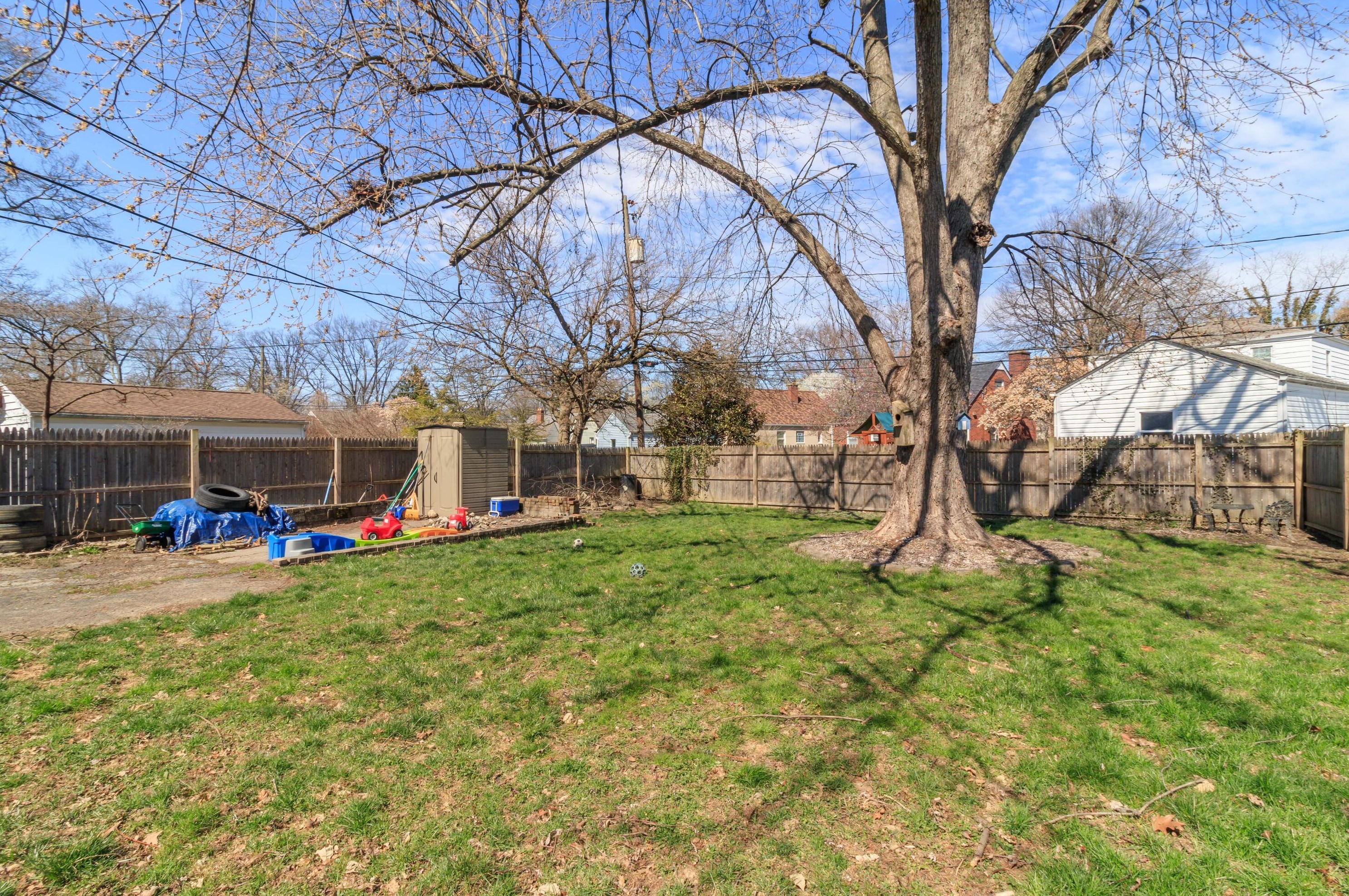 2590 Ruhl Ave, Columbus OH 43209-1172 exterior