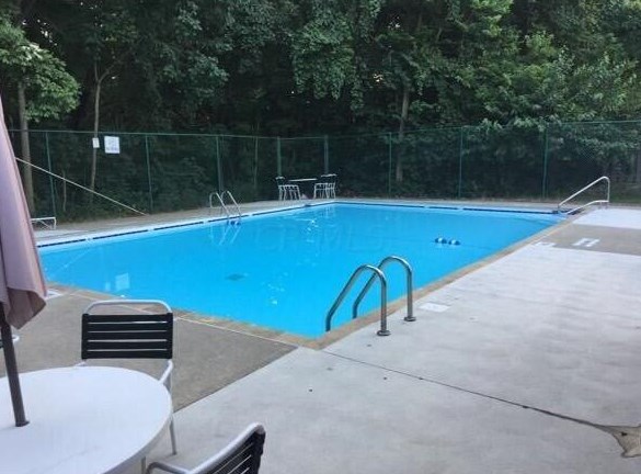 3084 Highcliff Ct, Columbus OH 43231-2344 exterior