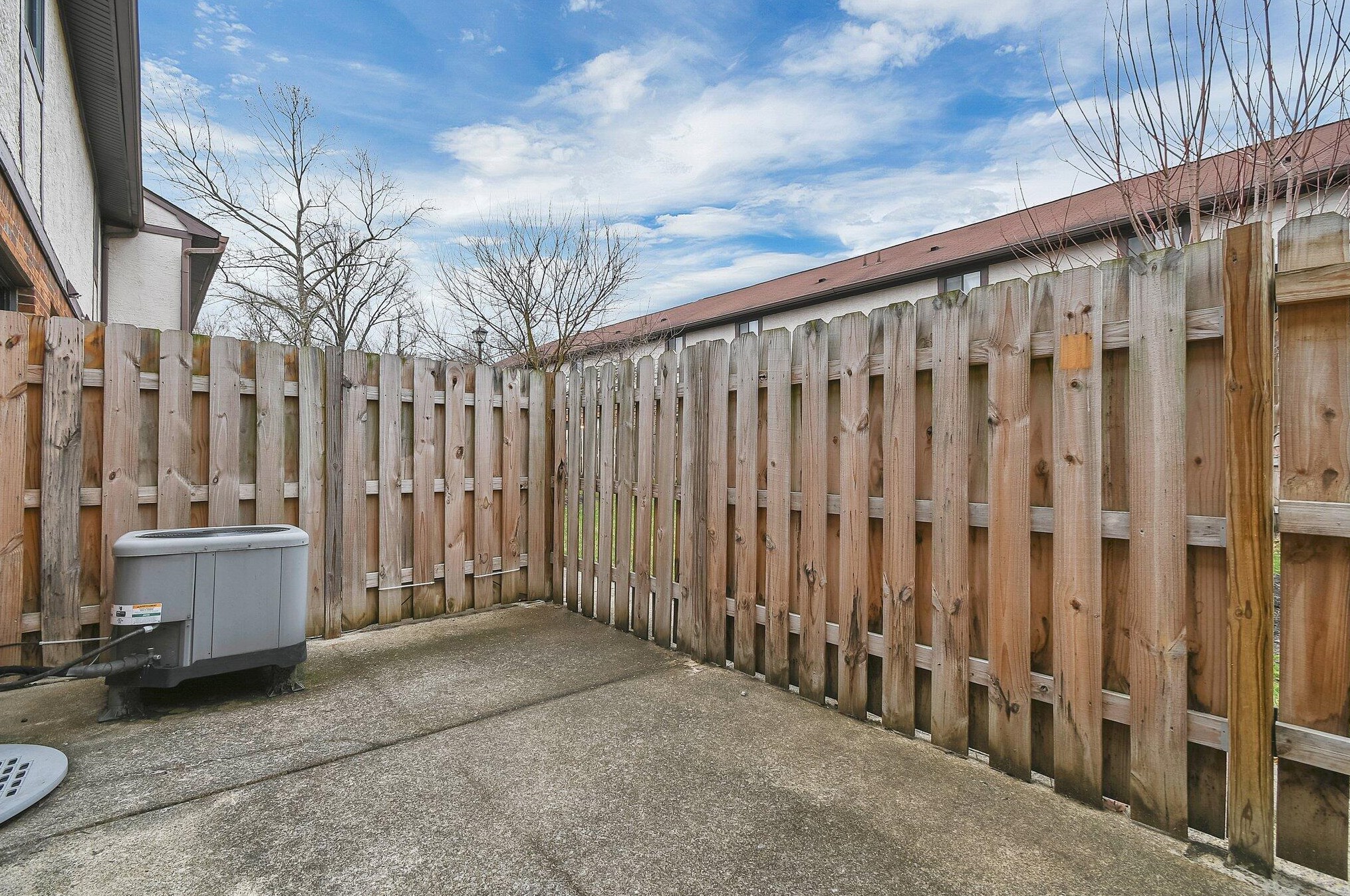 3084 Highcliff Ct, Columbus OH 43231-2344 exterior