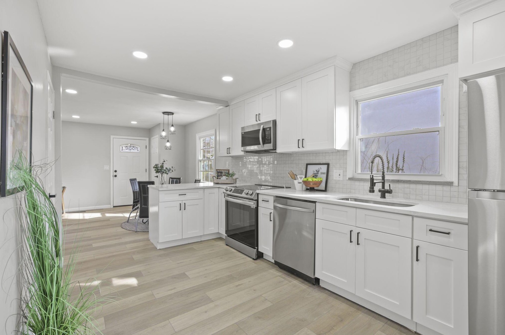 2265 Edgevale Rd, Columbus OH  43221-1216 exterior