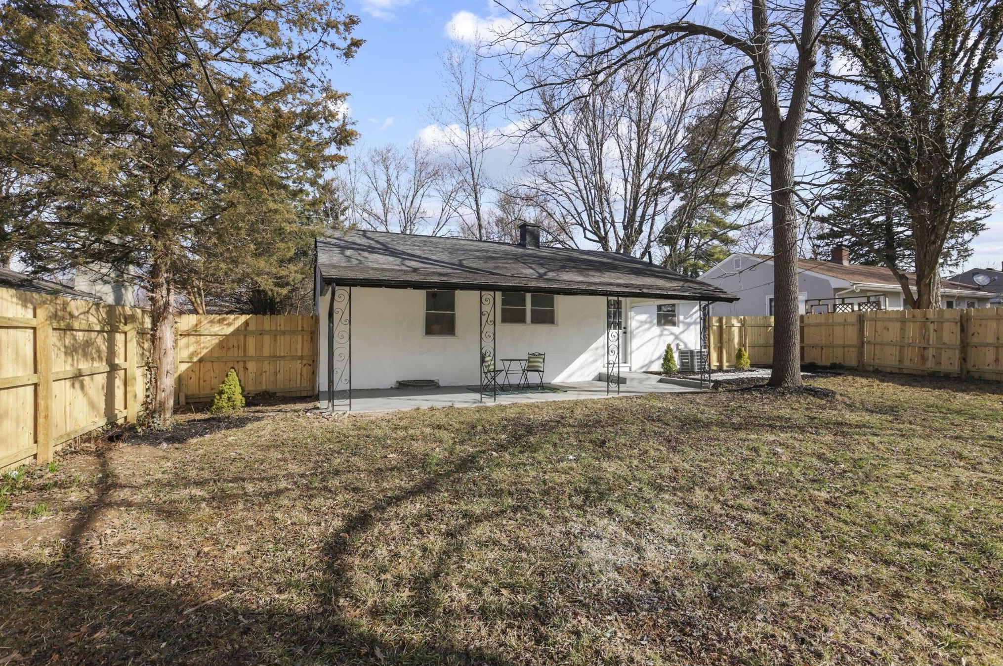 2265 Edgevale Rd, Columbus OH  43221-1216 exterior