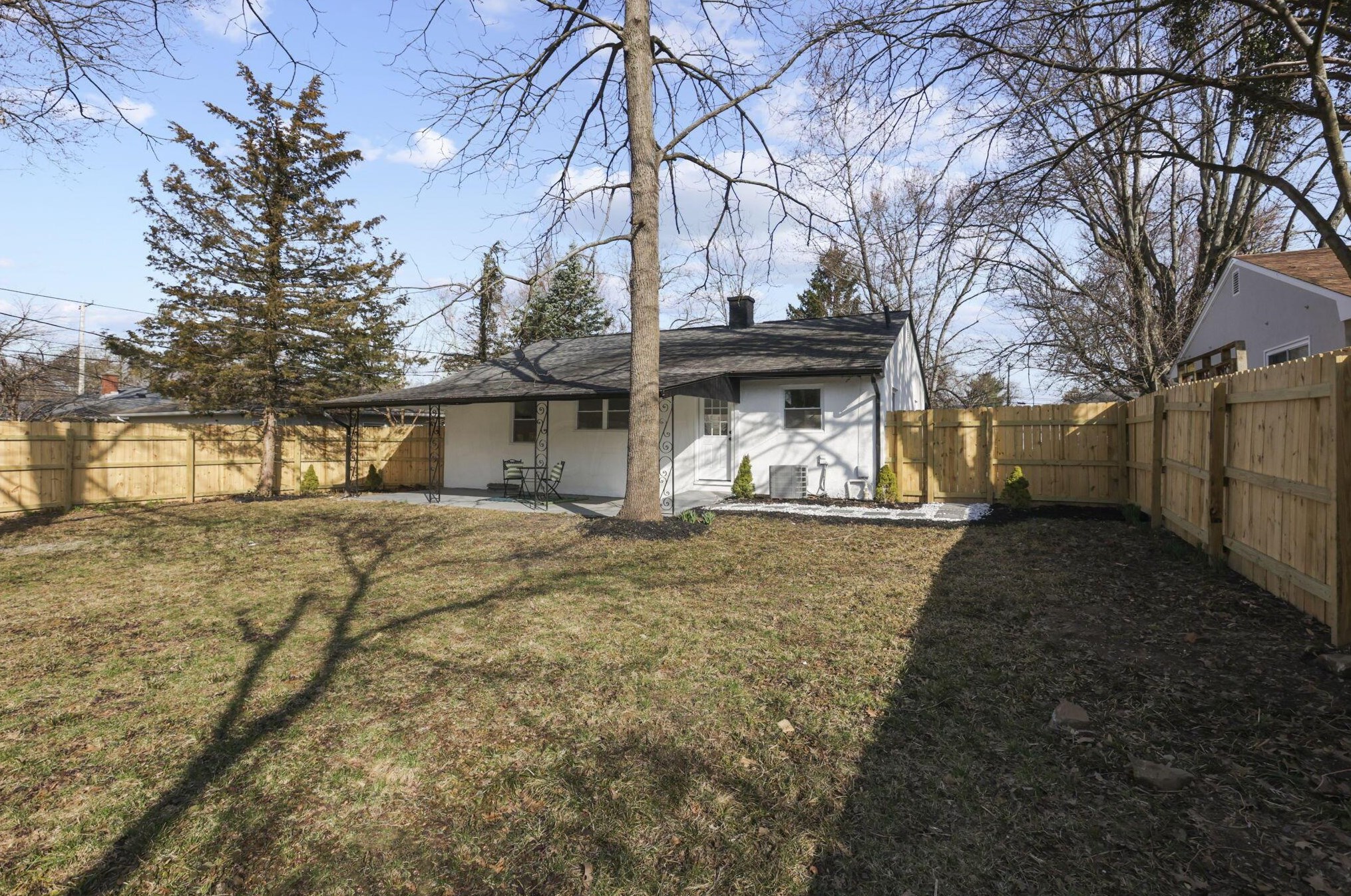 2265 Edgevale Rd, Columbus OH  43221-1216 exterior